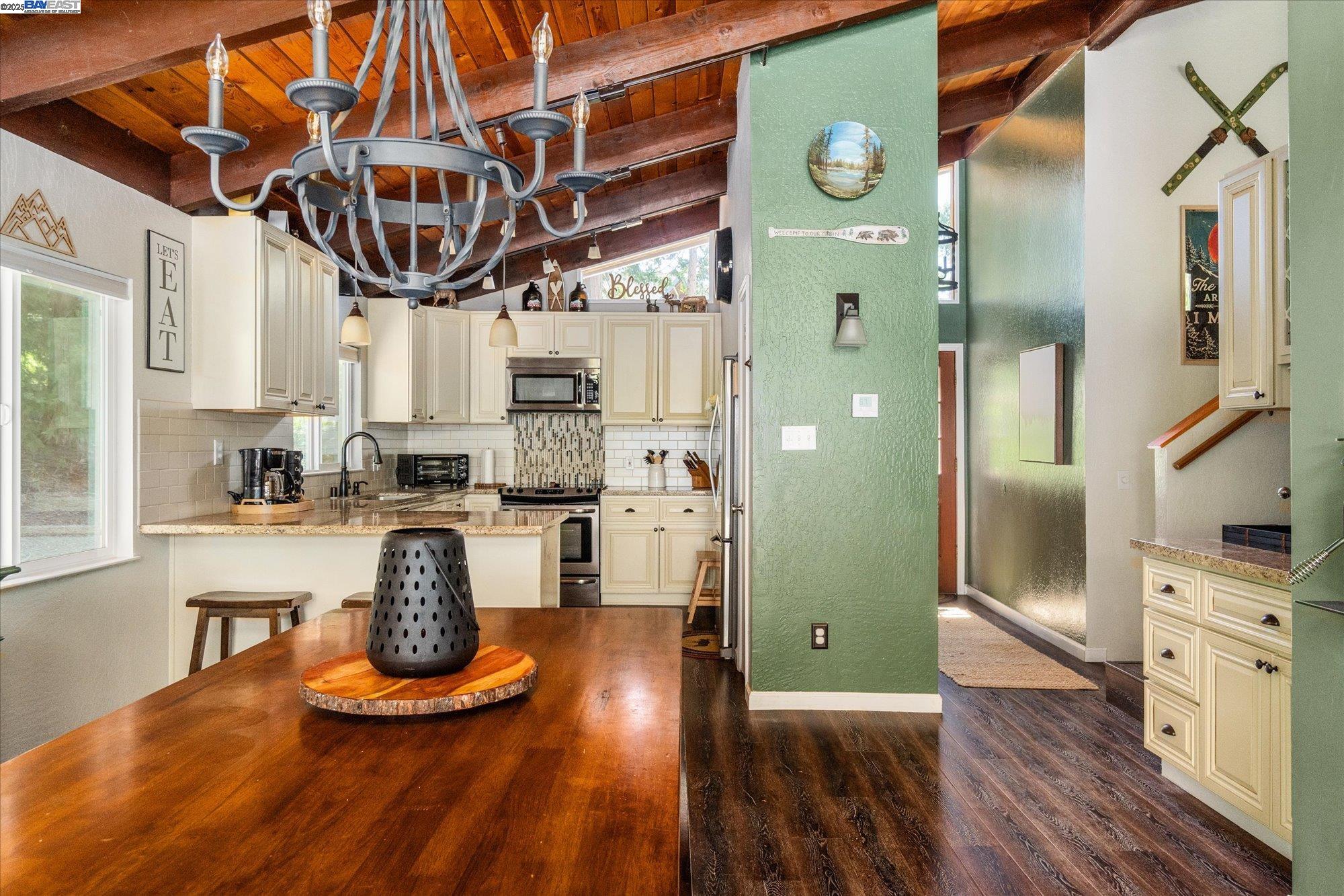 Detail Gallery Image 9 of 36 For 2190 Patricia Ln, Arnold,  CA 95223 - 3 Beds | 2/1 Baths