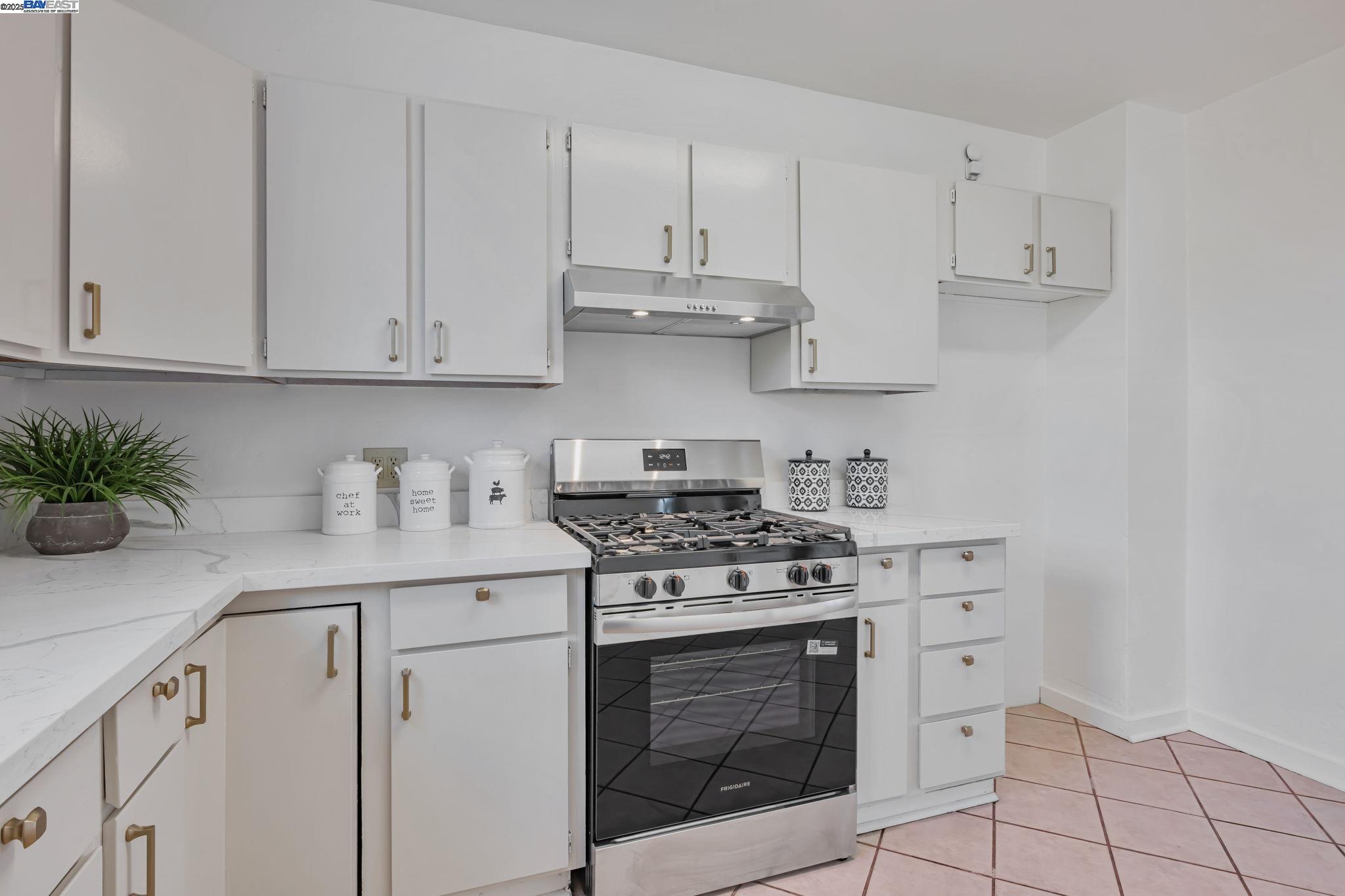 Detail Gallery Image 11 of 42 For 6831 Dairy Ave, Newark,  CA 94560 - 2 Beds | 1 Baths