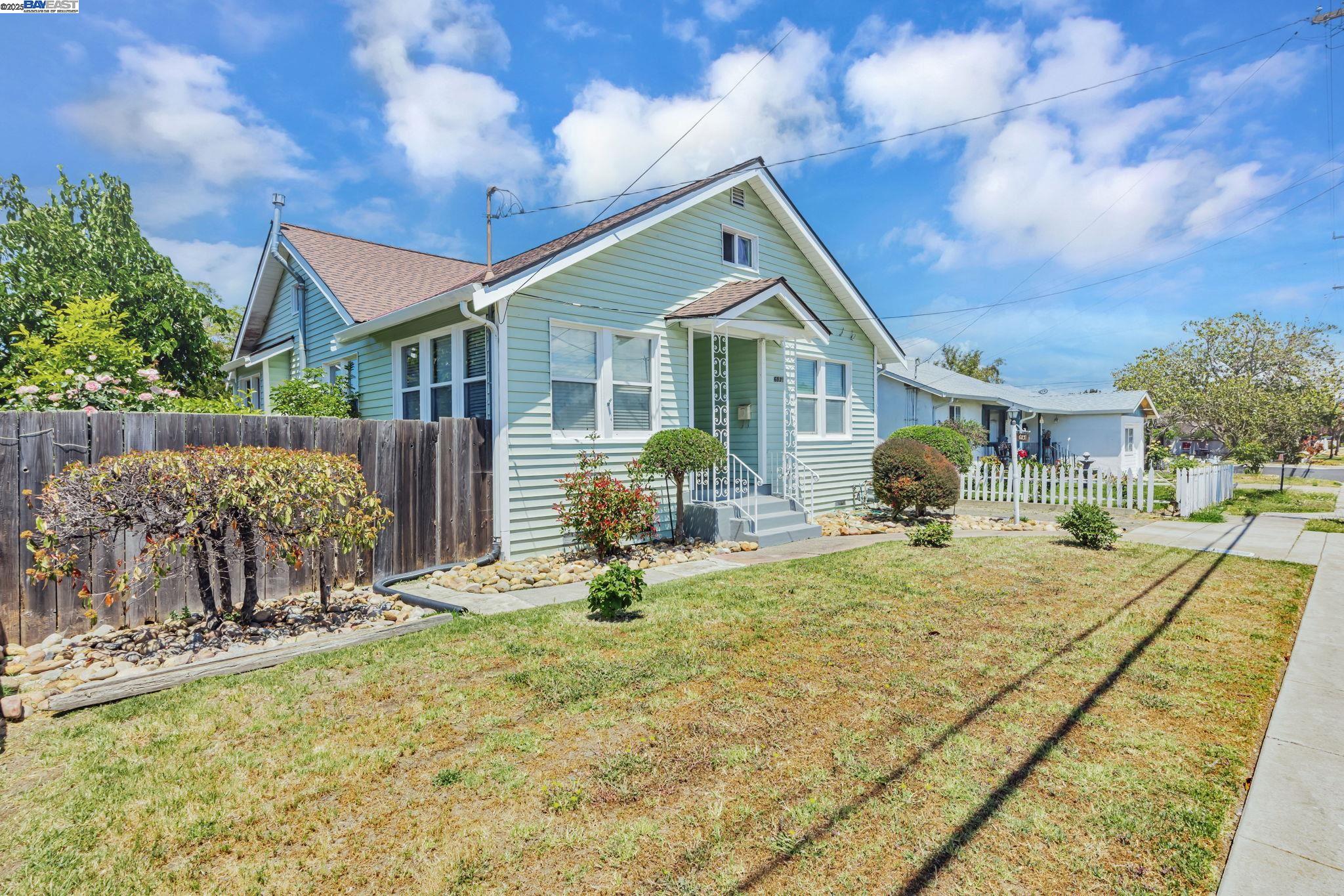 Detail Gallery Image 3 of 42 For 6831 Dairy Ave, Newark,  CA 94560 - 2 Beds | 1 Baths