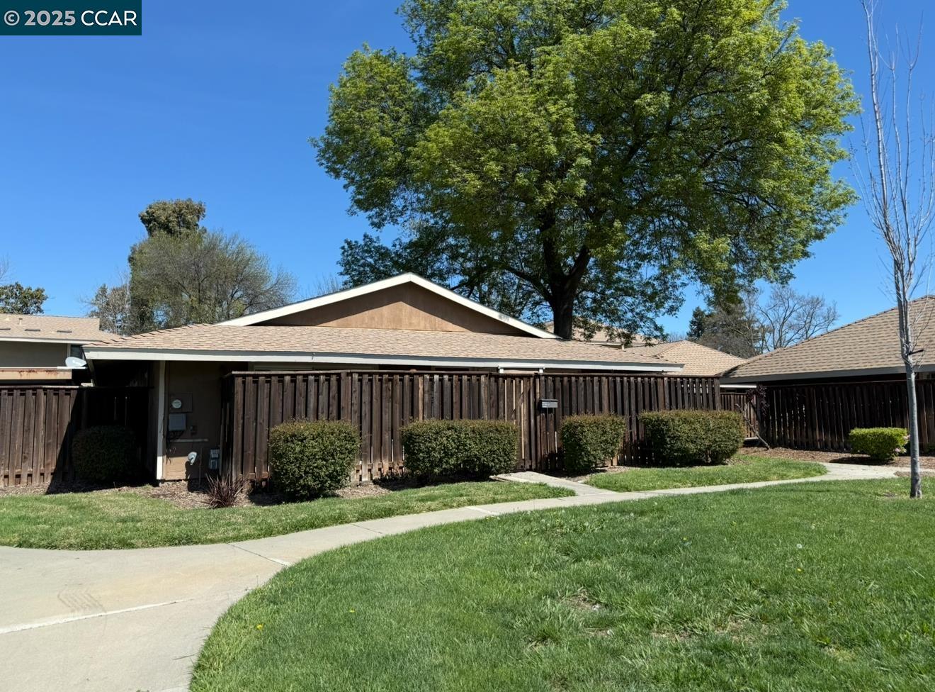 Detail Gallery Image 1 of 1 For 2019 Olivera Rd #B,  Concord,  CA 94520 - 2 Beds | 1 Baths