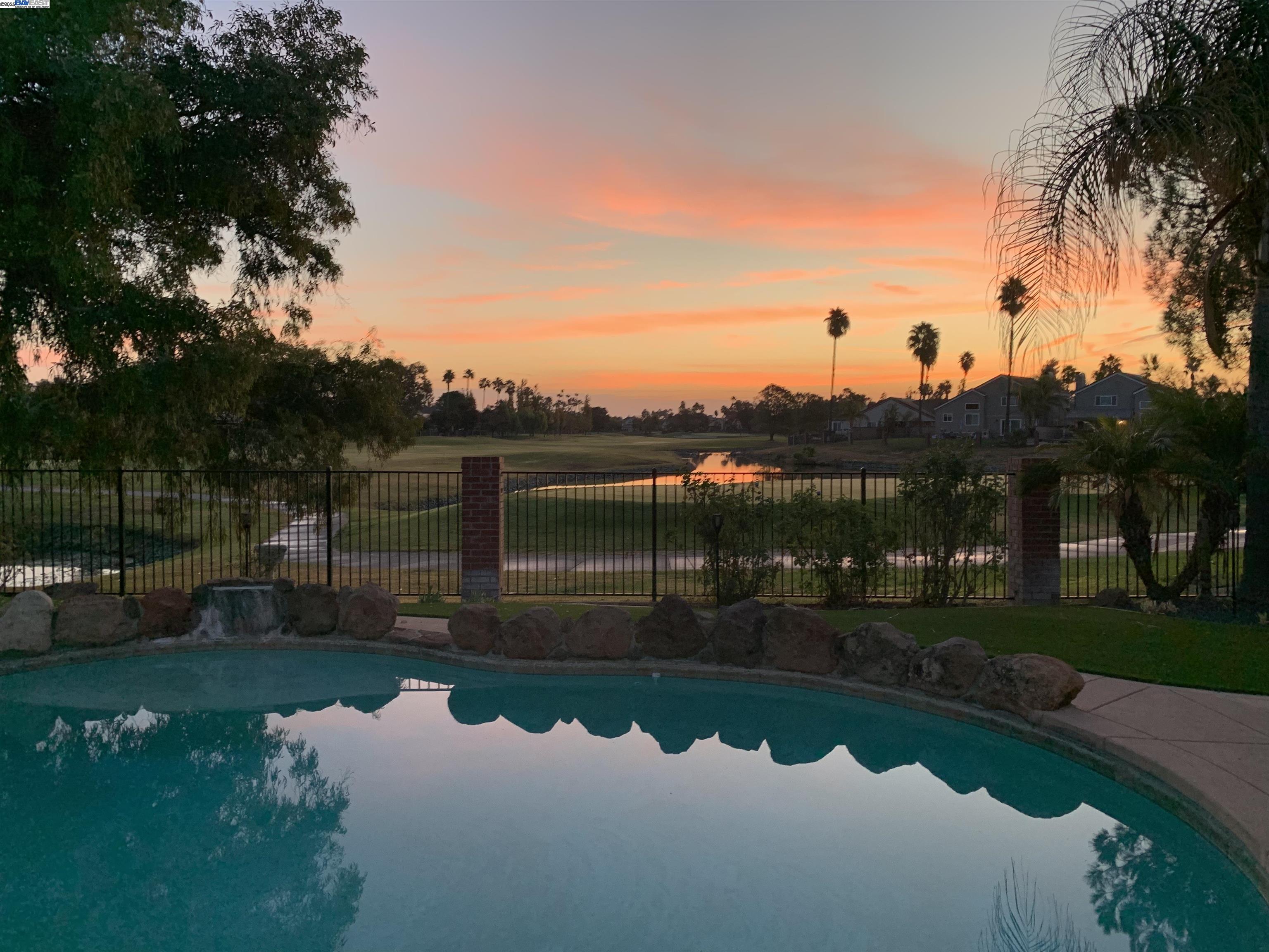 Detail Gallery Image 1 of 42 For 5160 Edgeview Dr, Discovery Bay,  CA 94505 - 4 Beds | 3 Baths