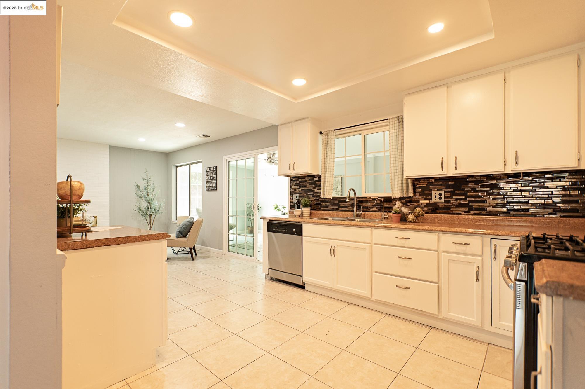 Detail Gallery Image 12 of 32 For 2825 Georgia Drive, Tracy,  CA 95376 - 4 Beds | 3 Baths