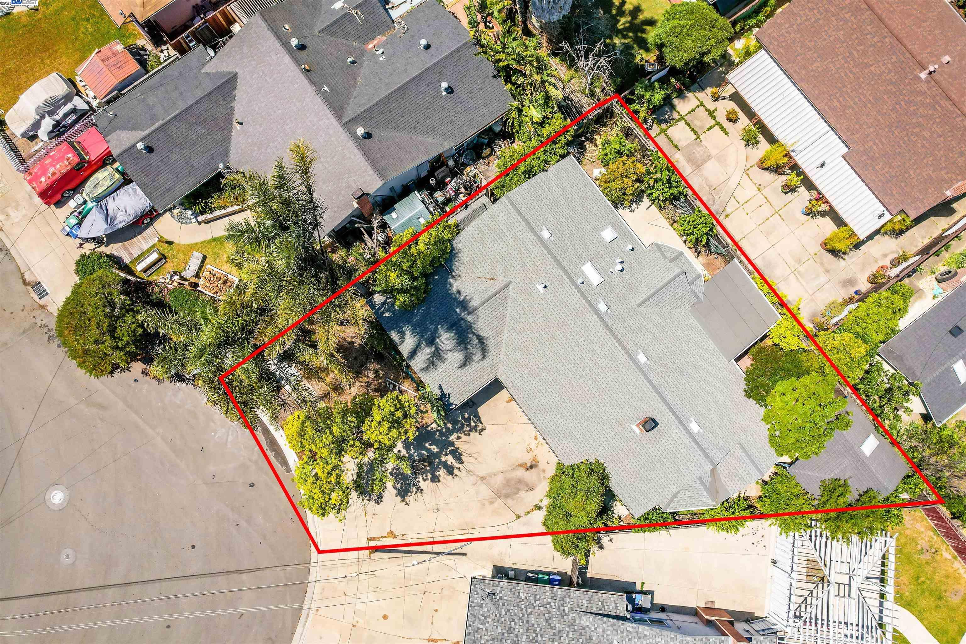Detail Gallery Image 2 of 44 For 1925 Lilac Avenue, Hayward,  CA 94545 - 4 Beds | 2 Baths