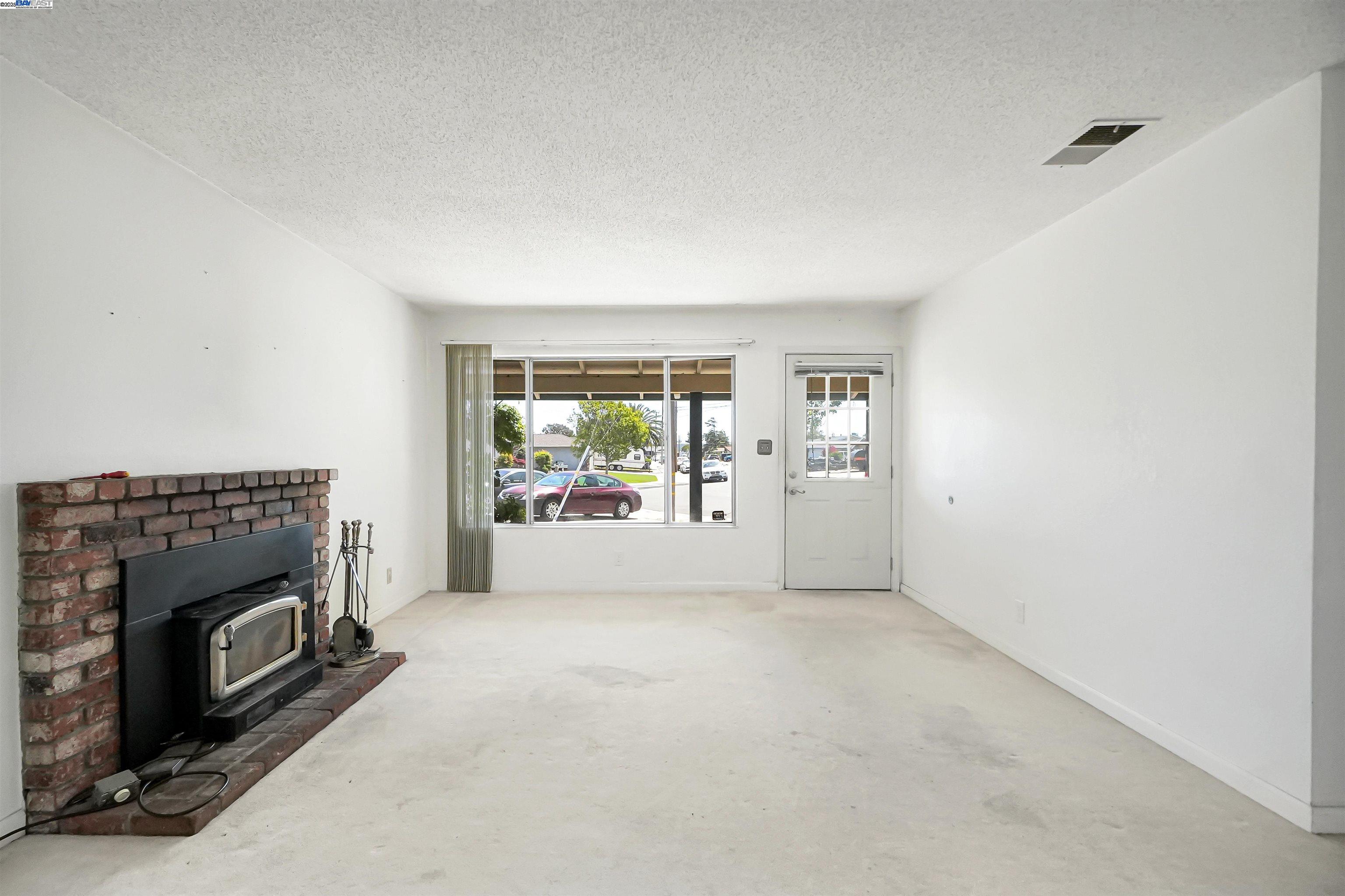 Detail Gallery Image 11 of 44 For 1925 Lilac Avenue, Hayward,  CA 94545 - 4 Beds | 2 Baths