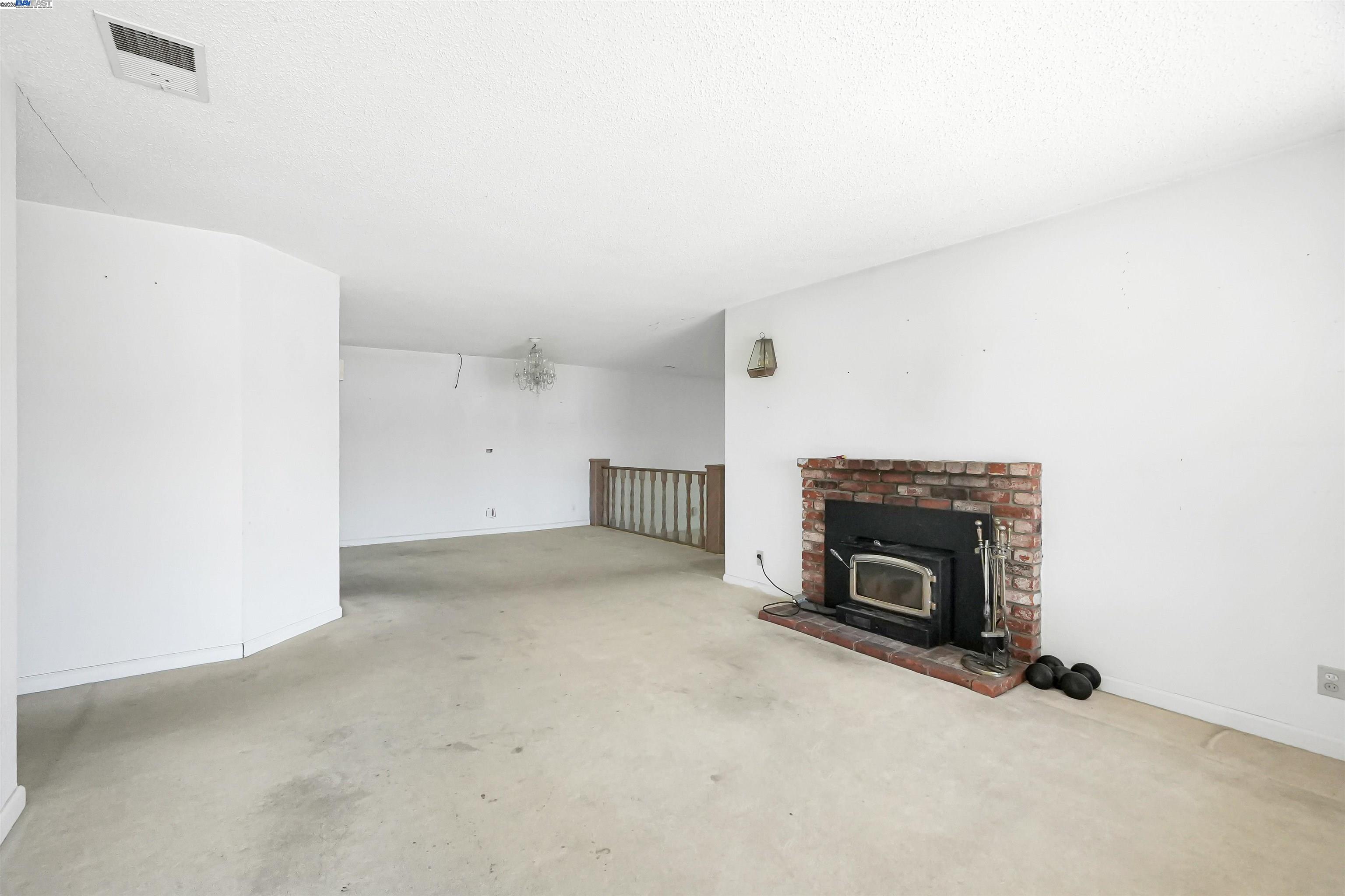 Detail Gallery Image 12 of 44 For 1925 Lilac Avenue, Hayward,  CA 94545 - 4 Beds | 2 Baths