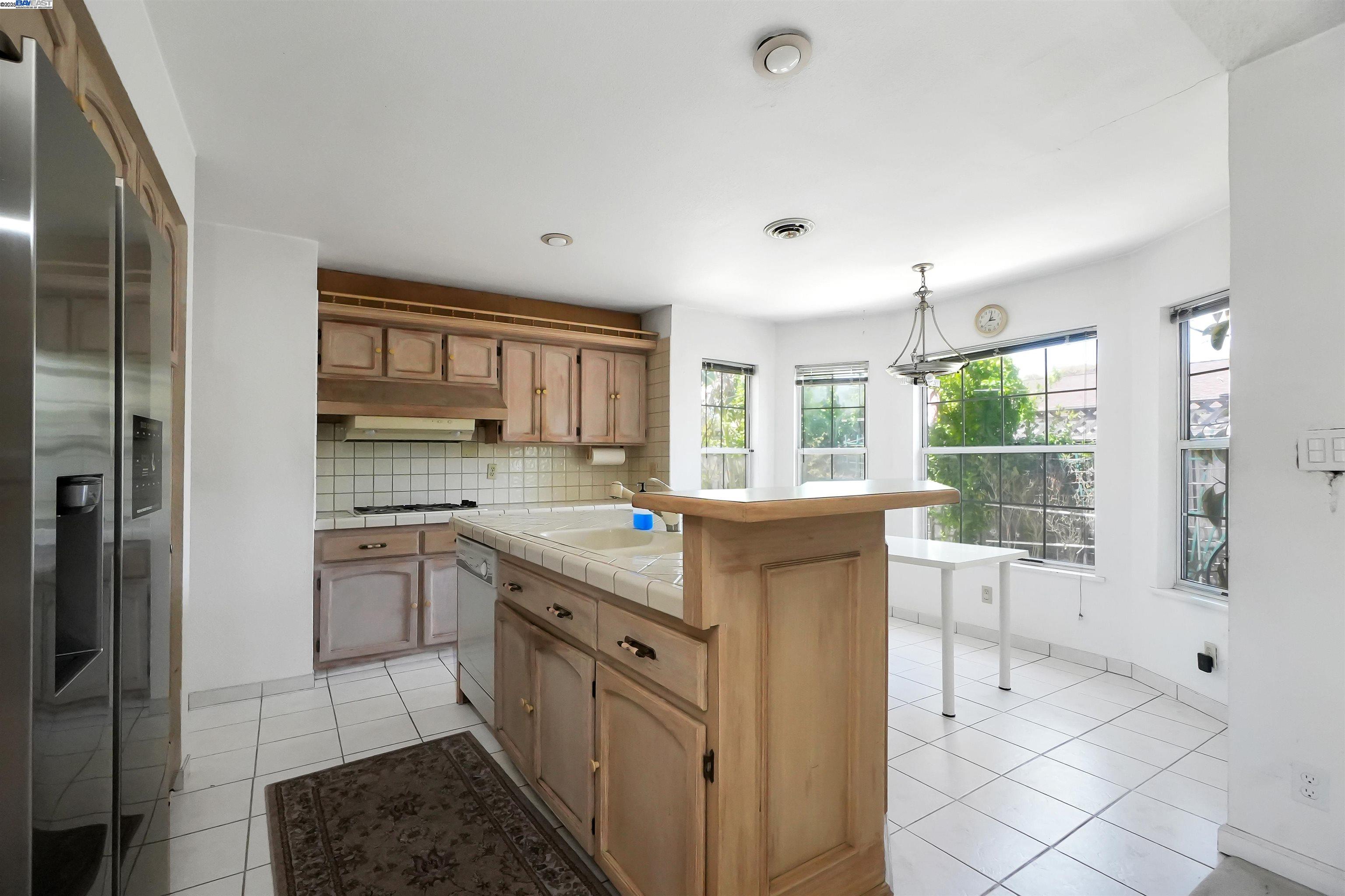 Detail Gallery Image 20 of 44 For 1925 Lilac Avenue, Hayward,  CA 94545 - 4 Beds | 2 Baths