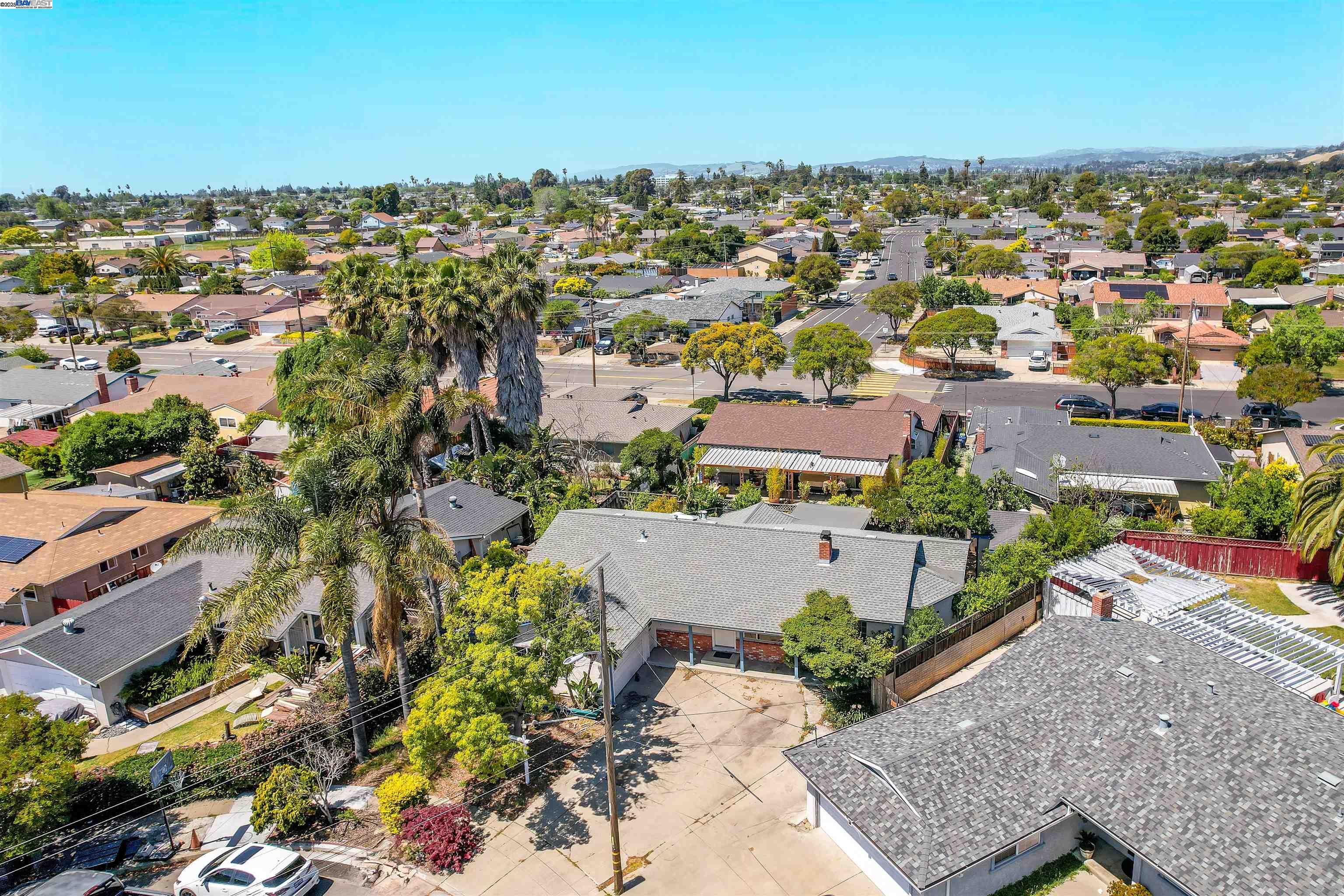 Detail Gallery Image 3 of 44 For 1925 Lilac Avenue, Hayward,  CA 94545 - 4 Beds | 2 Baths