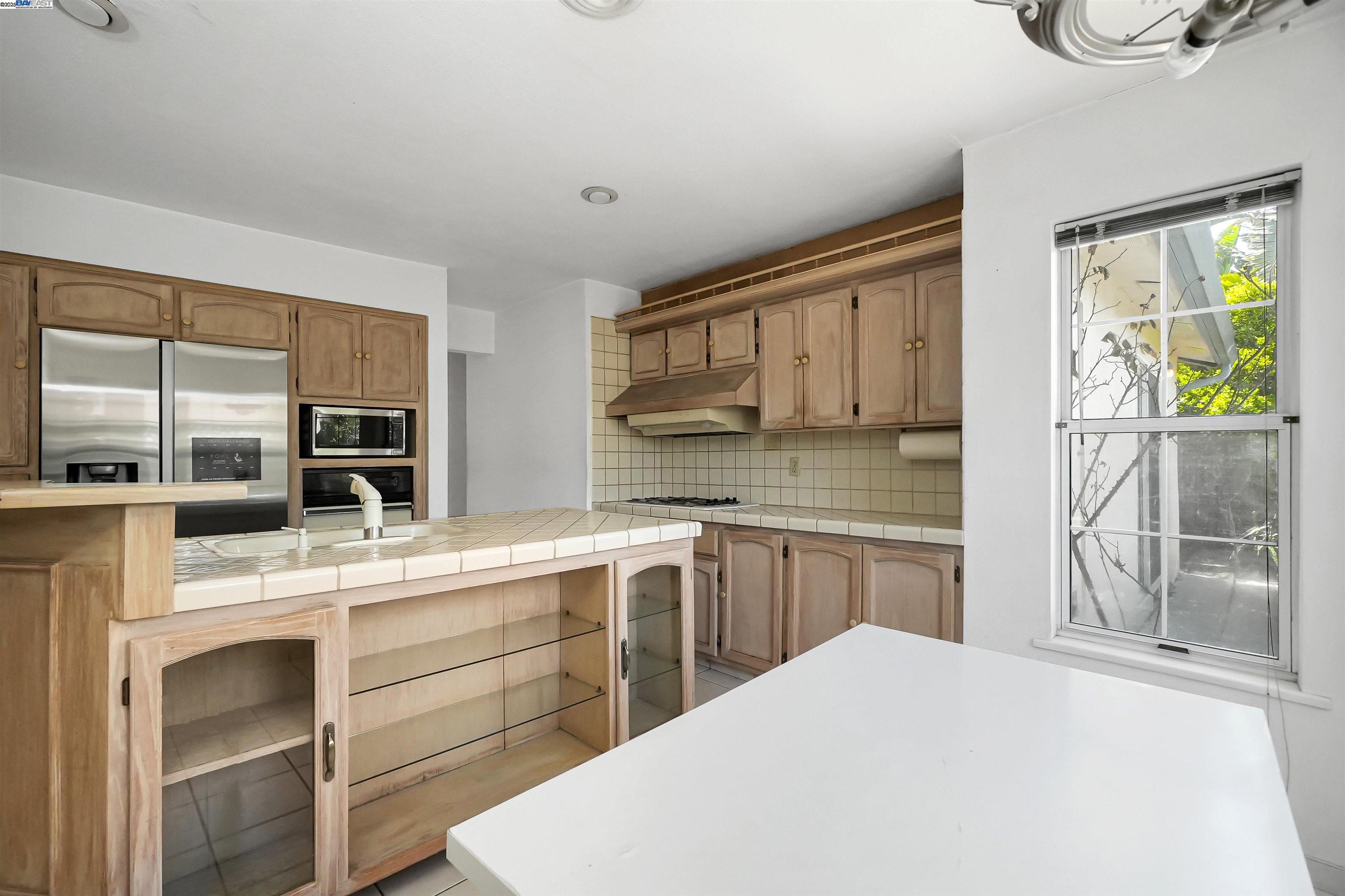 Detail Gallery Image 23 of 44 For 1925 Lilac Avenue, Hayward,  CA 94545 - 4 Beds | 2 Baths