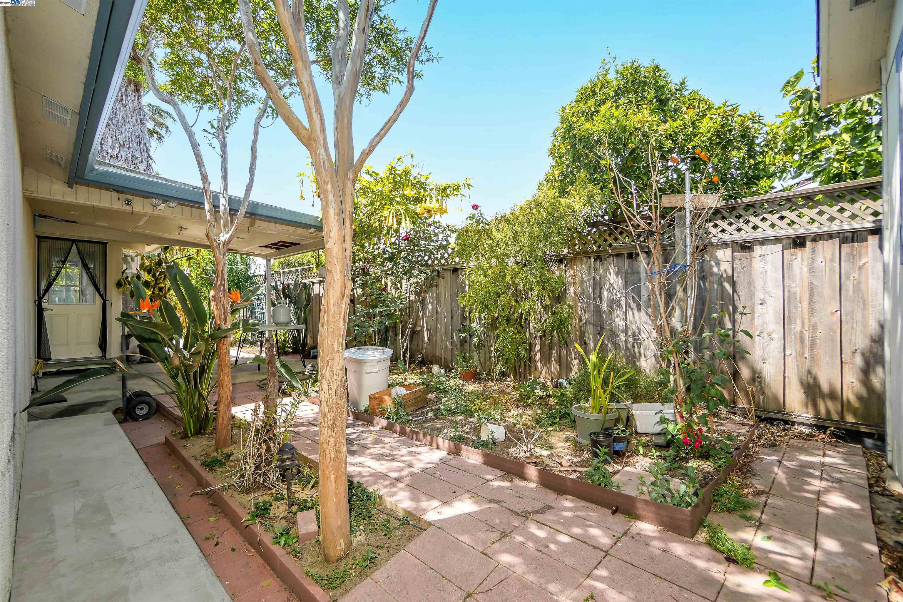 Detail Gallery Image 36 of 44 For 1925 Lilac Avenue, Hayward,  CA 94545 - 4 Beds | 2 Baths