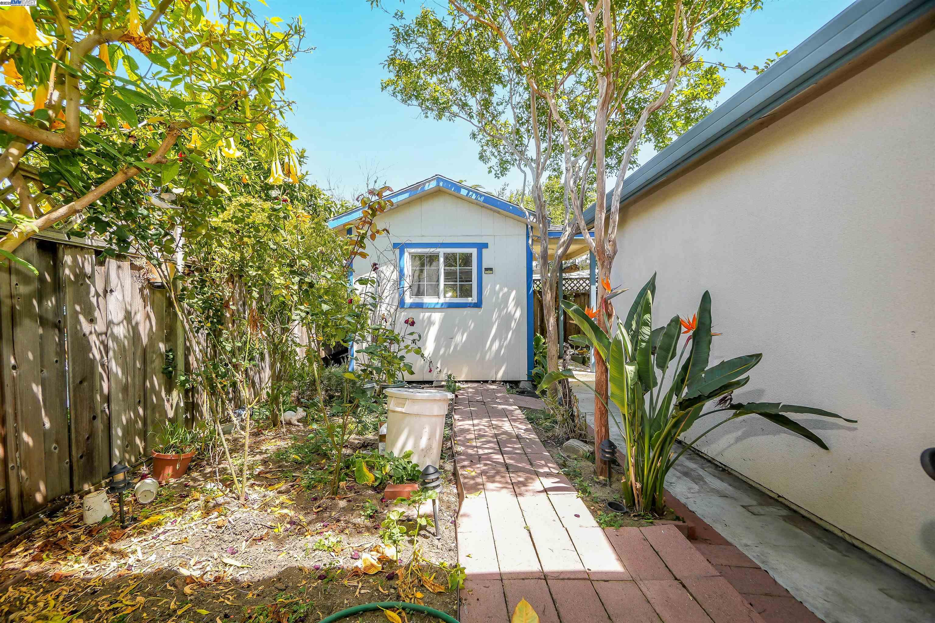 Detail Gallery Image 40 of 44 For 1925 Lilac Avenue, Hayward,  CA 94545 - 4 Beds | 2 Baths
