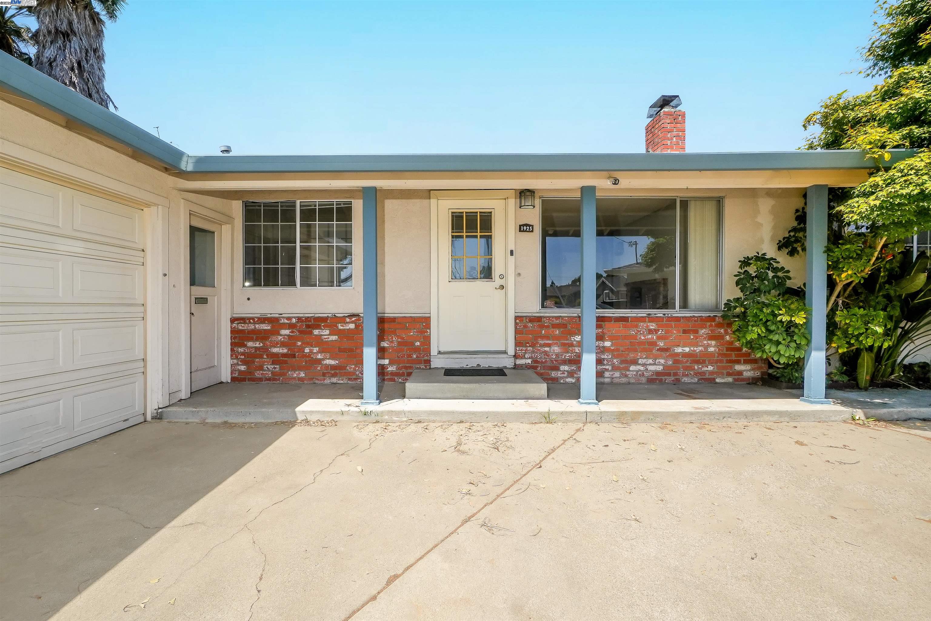 Detail Gallery Image 6 of 44 For 1925 Lilac Avenue, Hayward,  CA 94545 - 4 Beds | 2 Baths