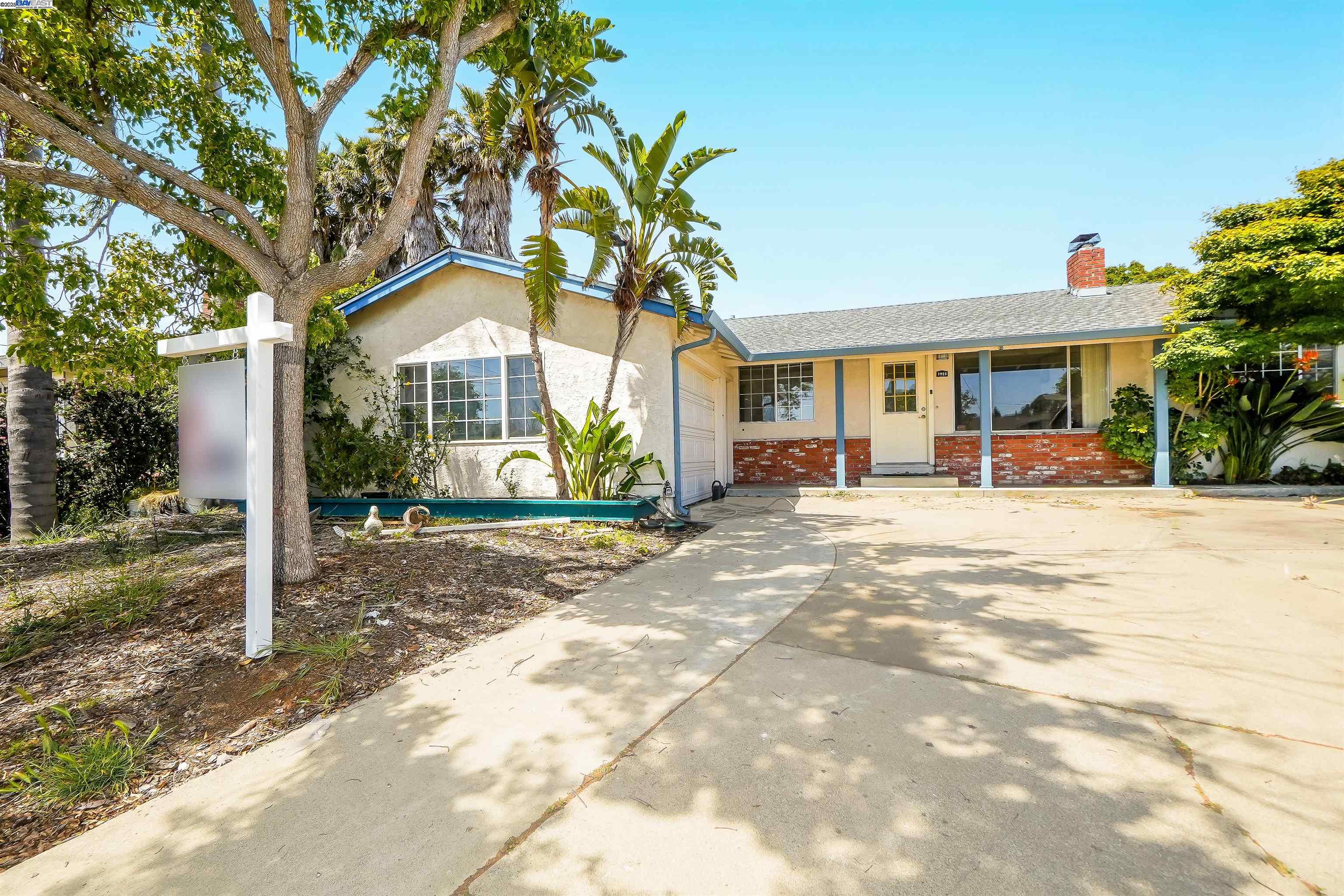 Detail Gallery Image 9 of 44 For 1925 Lilac Avenue, Hayward,  CA 94545 - 4 Beds | 2 Baths