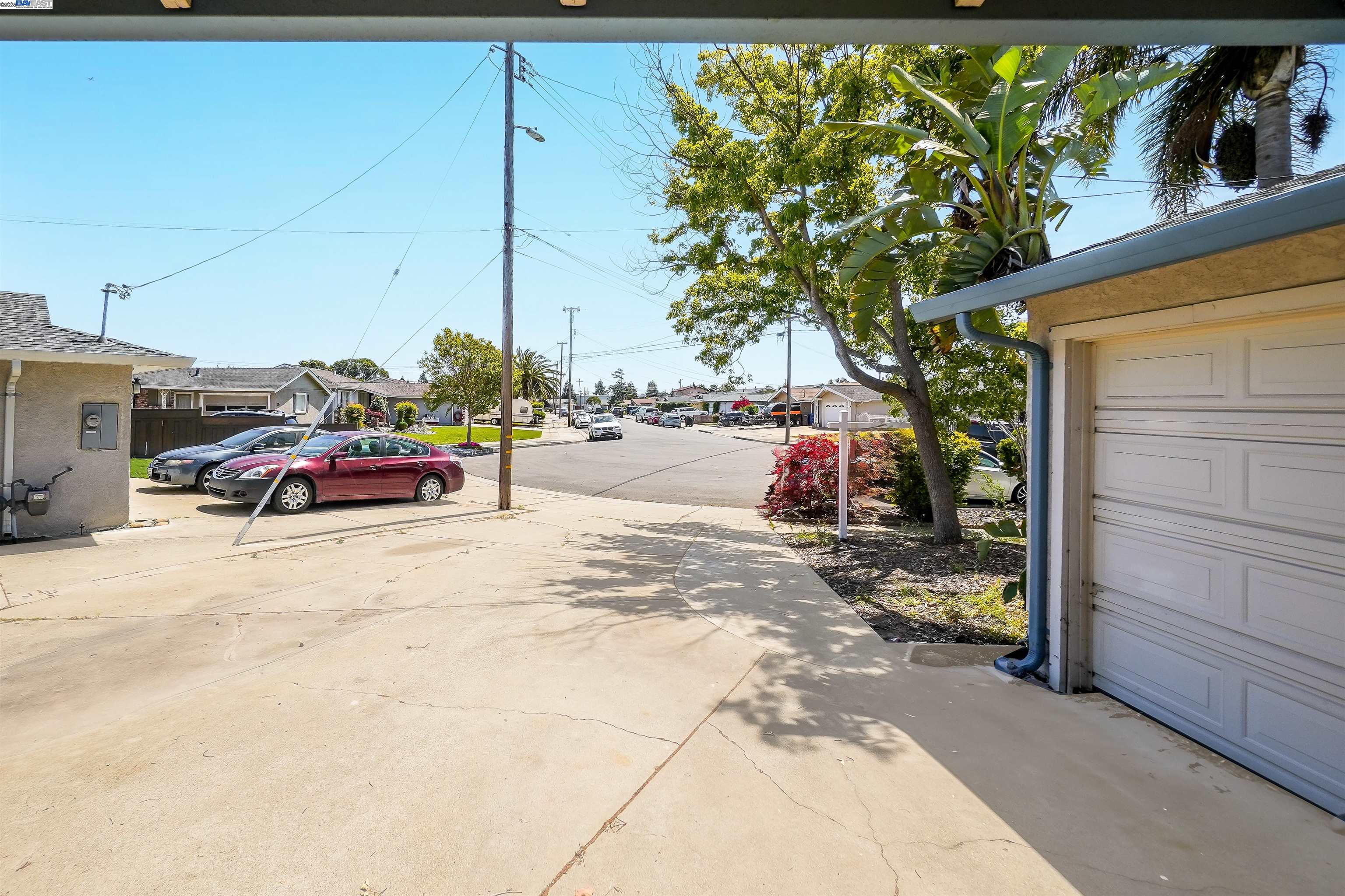 Detail Gallery Image 10 of 44 For 1925 Lilac Avenue, Hayward,  CA 94545 - 4 Beds | 2 Baths