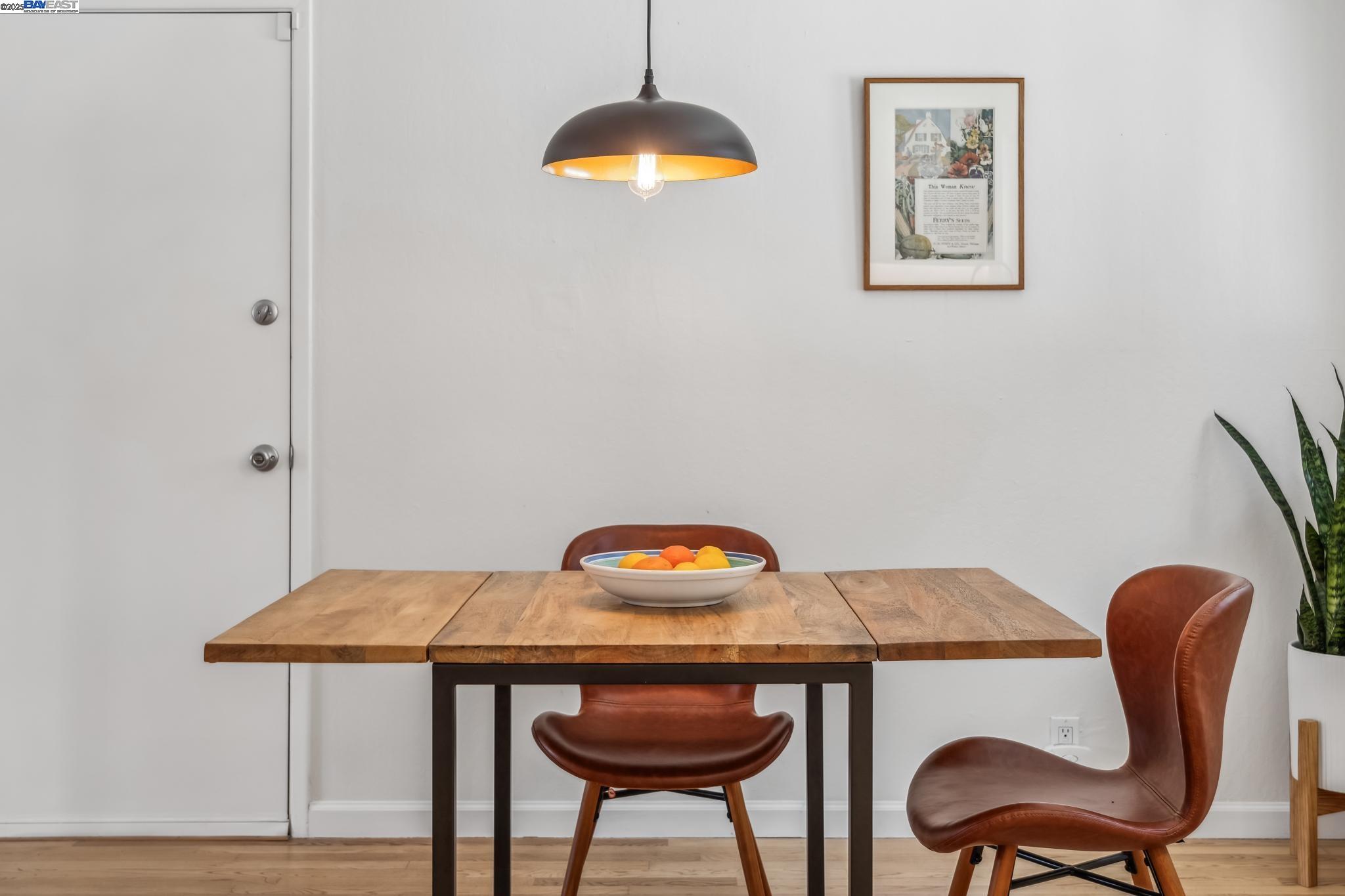 Detail Gallery Image 12 of 24 For 1233 Broadway, Alameda,  CA 94501 - 3 Beds | 2 Baths