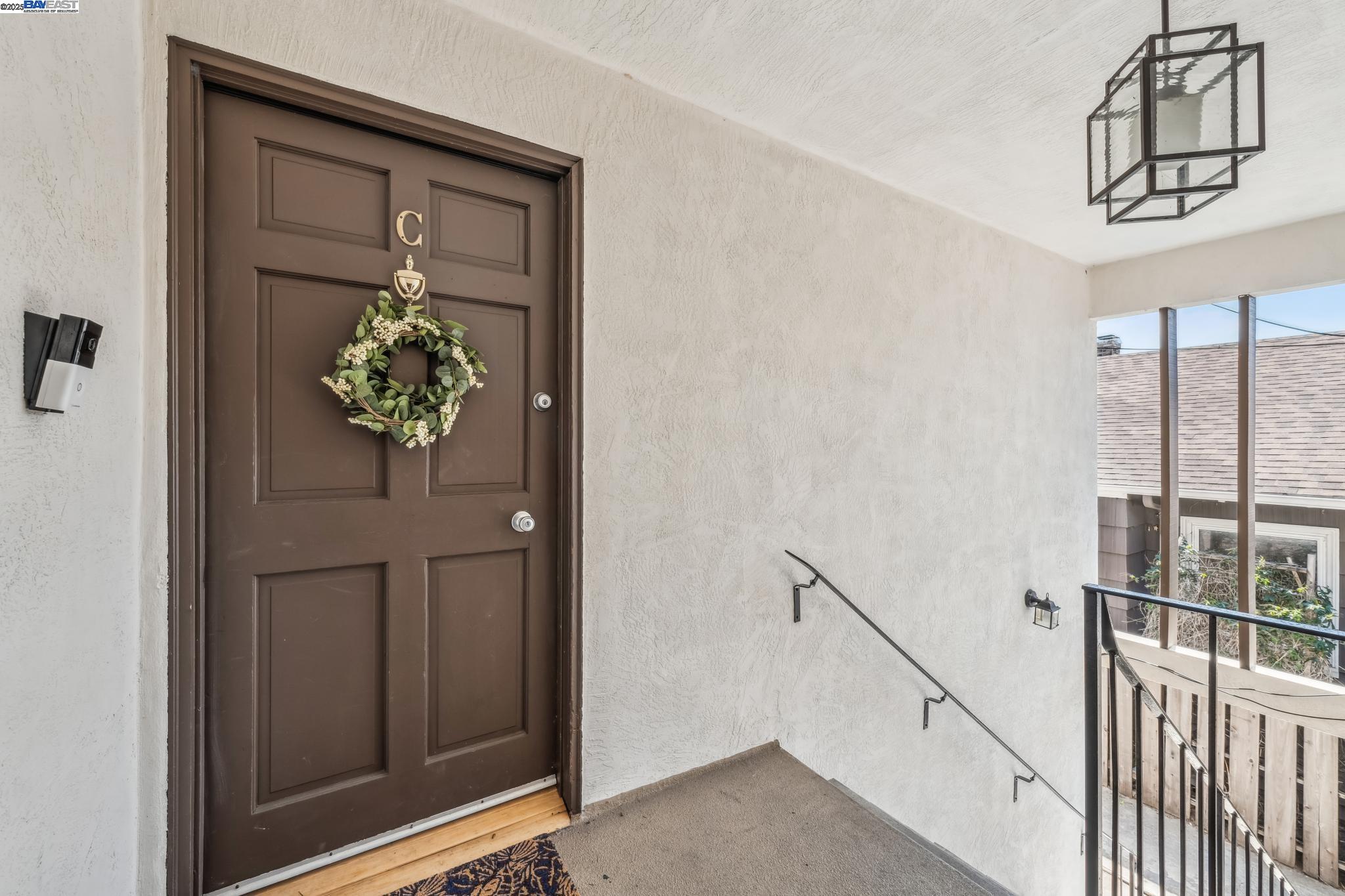 Detail Gallery Image 4 of 24 For 1233 Broadway, Alameda,  CA 94501 - 3 Beds | 2 Baths