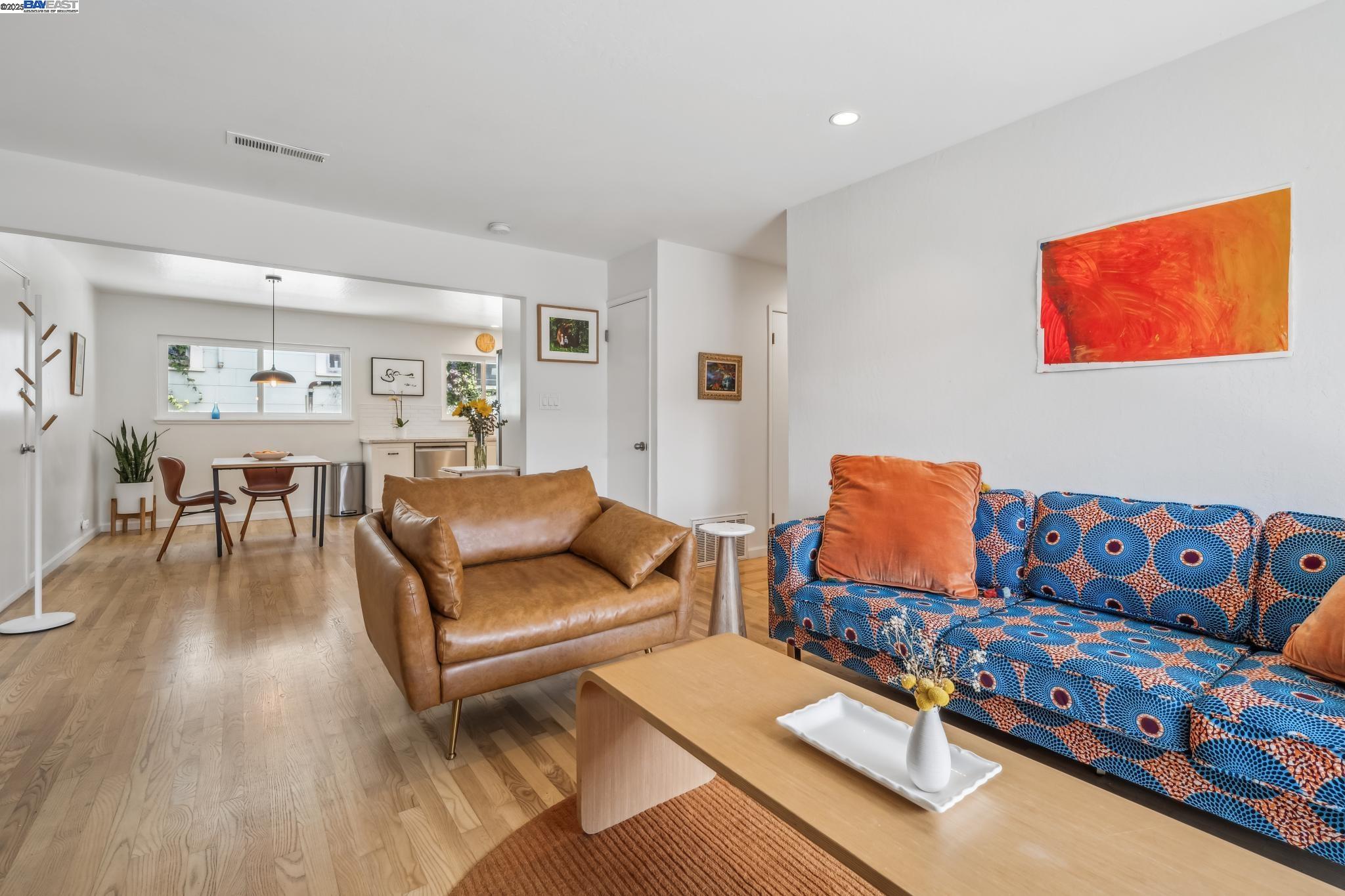 Detail Gallery Image 8 of 24 For 1233 Broadway, Alameda,  CA 94501 - 3 Beds | 2 Baths