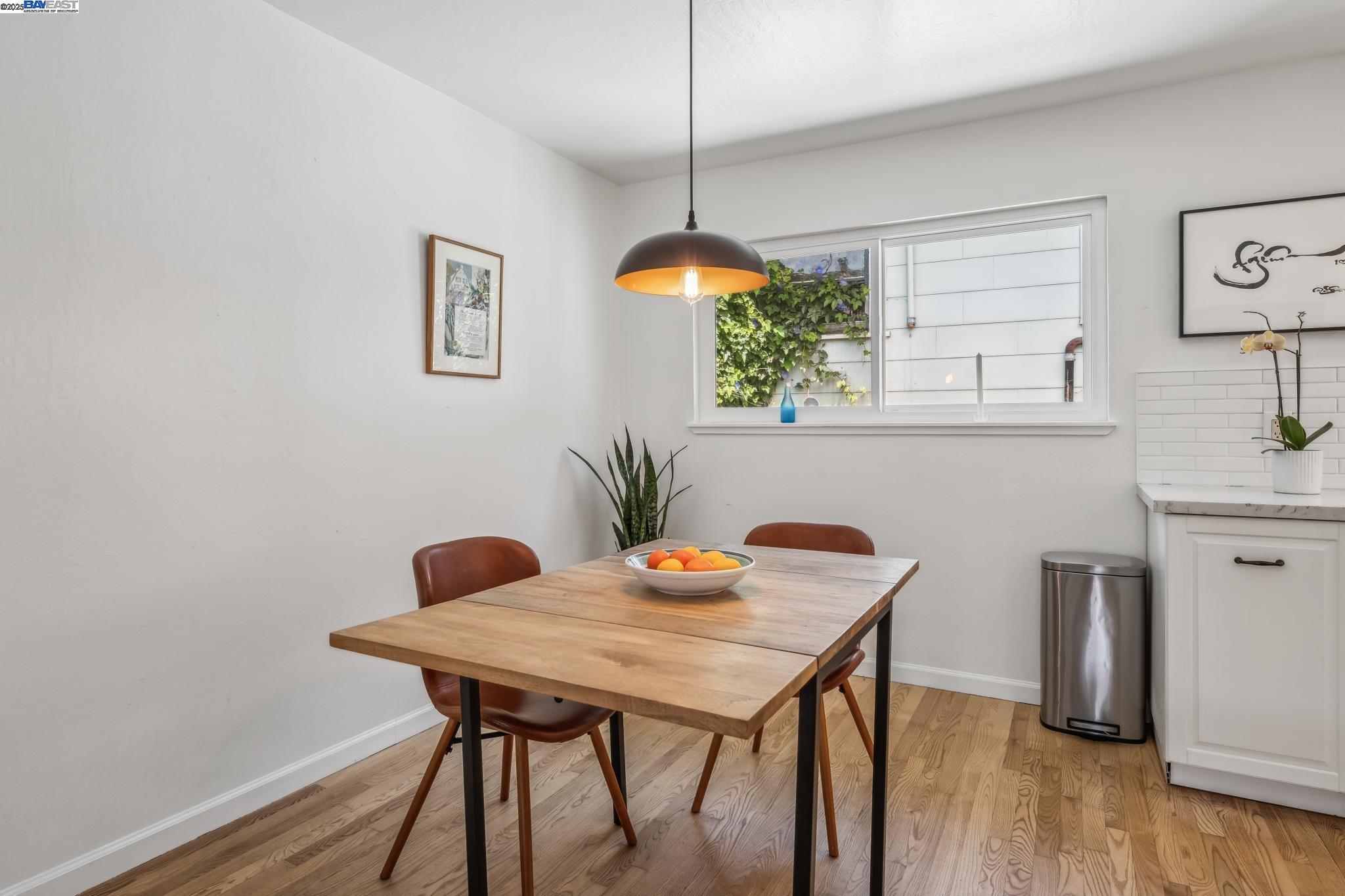 Detail Gallery Image 10 of 24 For 1233 Broadway, Alameda,  CA 94501 - 3 Beds | 2 Baths