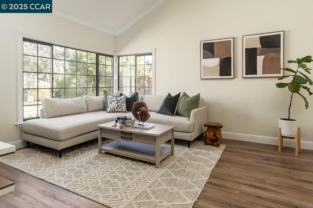 Detail Gallery Image 11 of 56 For 311 Valley High Dr, Pleasant Hill,  CA 94523 - 4 Beds | 3 Baths