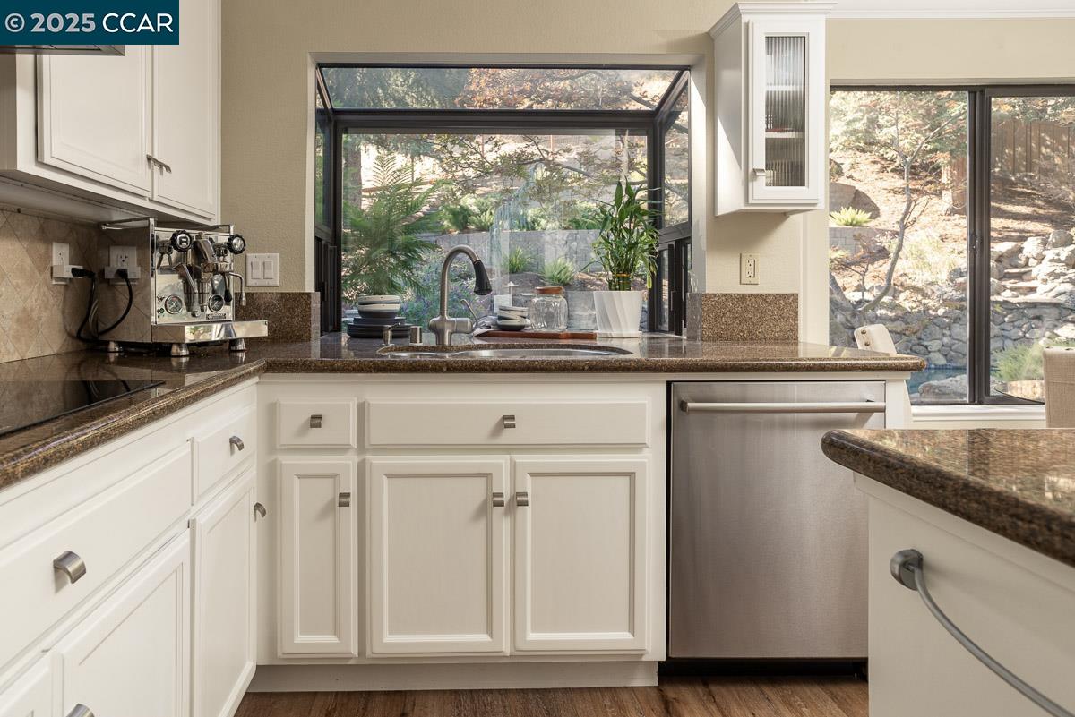 Detail Gallery Image 13 of 56 For 311 Valley High Dr, Pleasant Hill,  CA 94523 - 4 Beds | 3 Baths