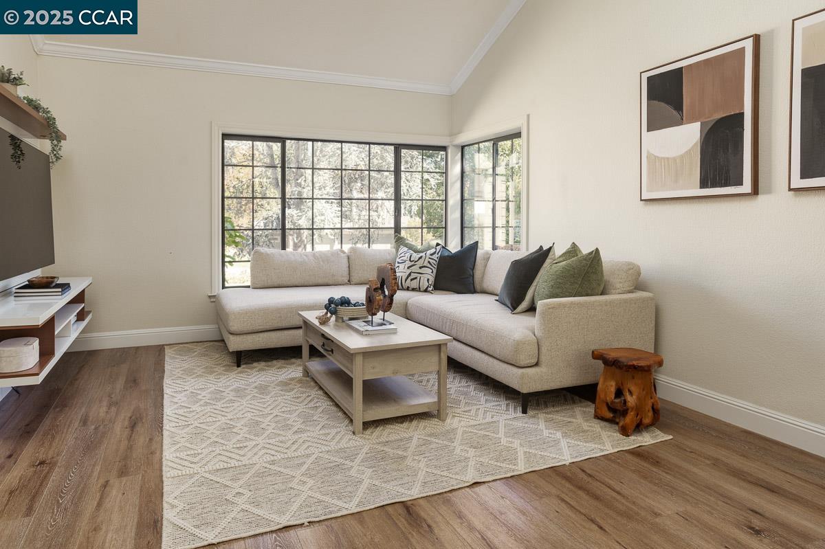 Detail Gallery Image 9 of 56 For 311 Valley High Dr, Pleasant Hill,  CA 94523 - 4 Beds | 3 Baths