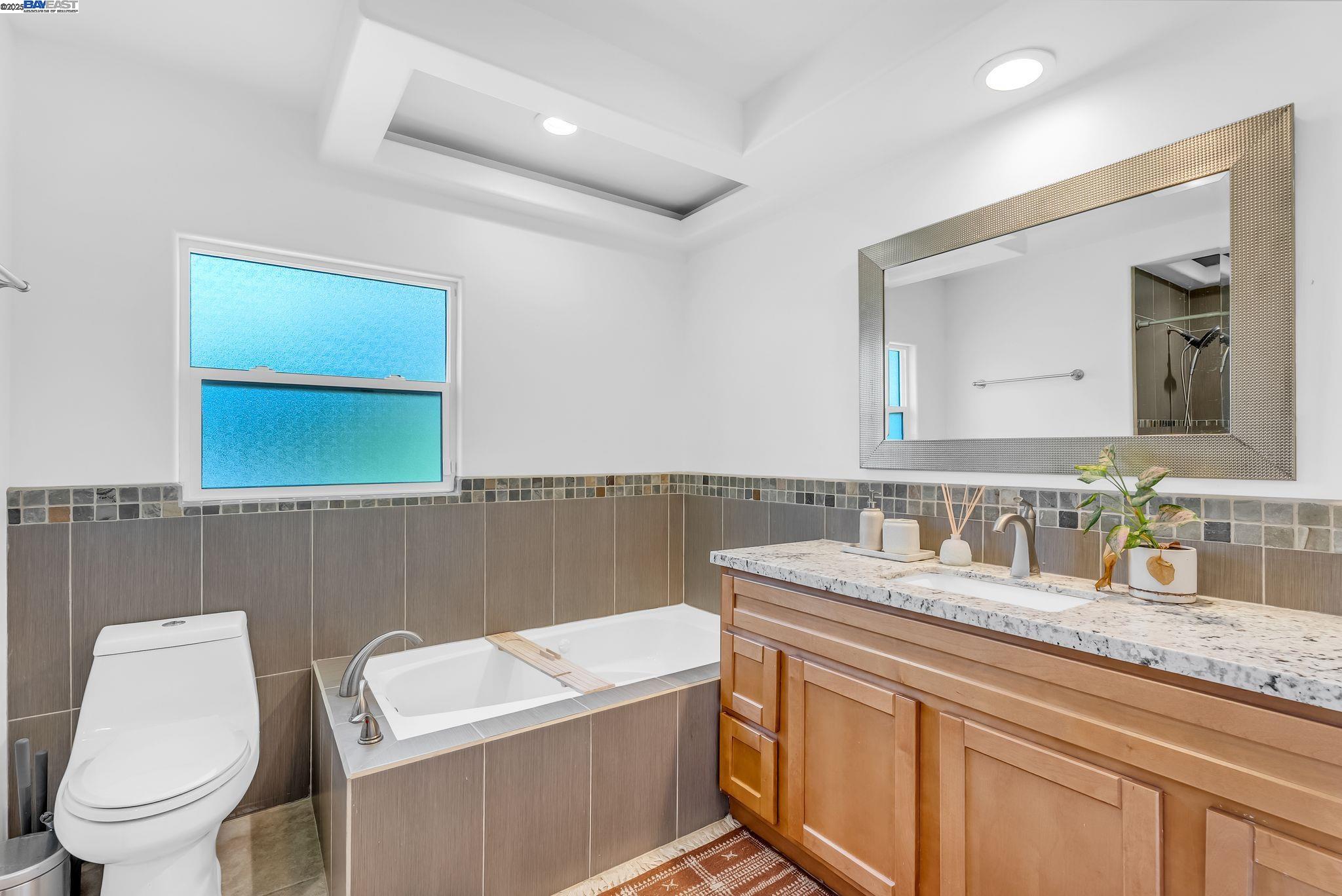 Detail Gallery Image 11 of 22 For 6400 Mokelumne Ave, Oakland,  CA 94605 - 3 Beds | 2 Baths