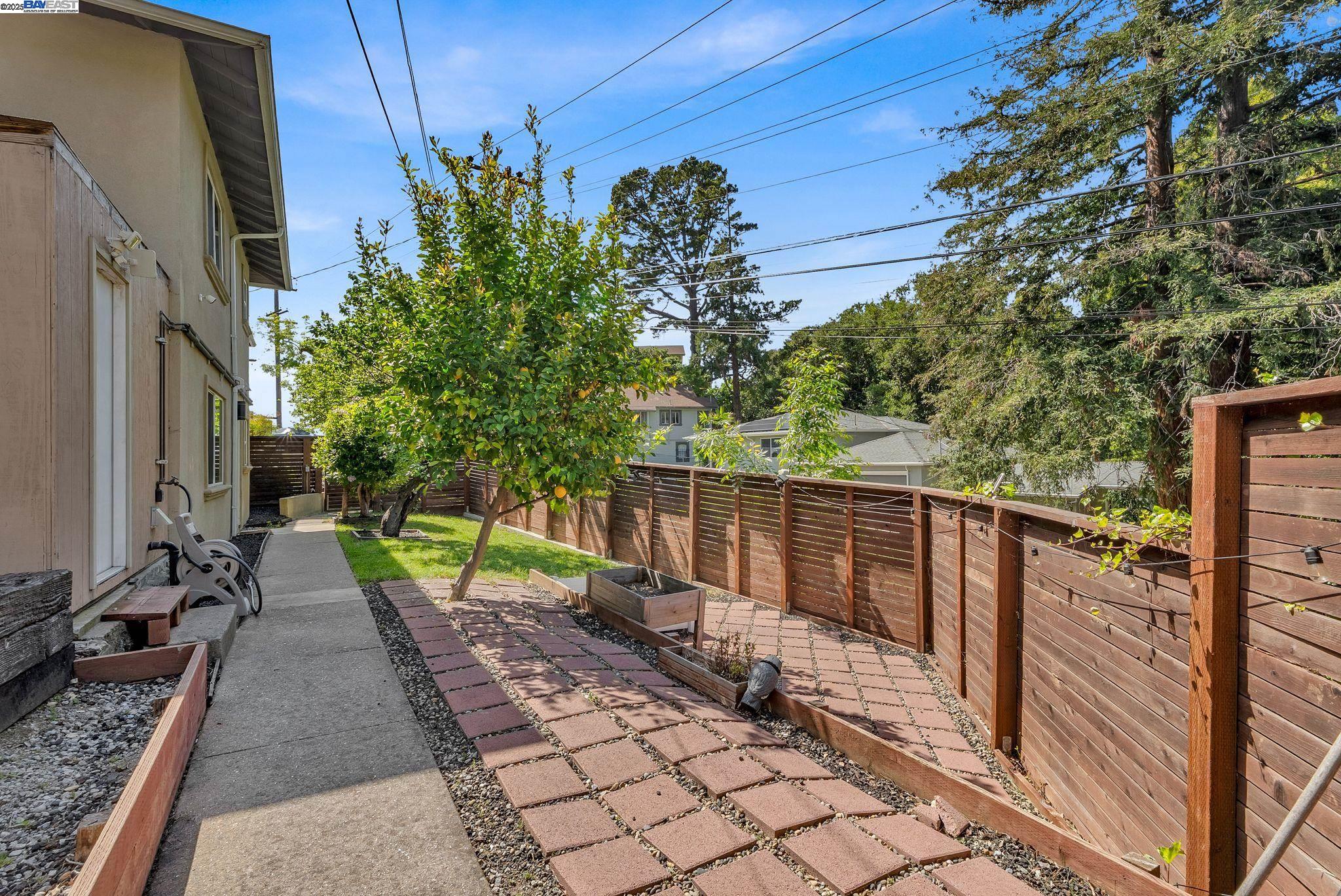 Detail Gallery Image 20 of 22 For 6400 Mokelumne Ave, Oakland,  CA 94605 - 3 Beds | 2 Baths