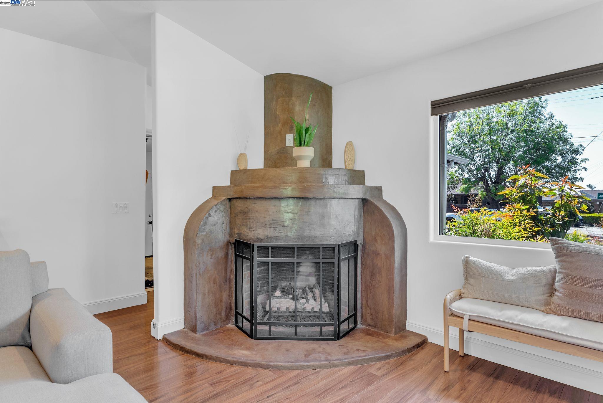 Detail Gallery Image 4 of 22 For 6400 Mokelumne Ave, Oakland,  CA 94605 - 3 Beds | 2 Baths