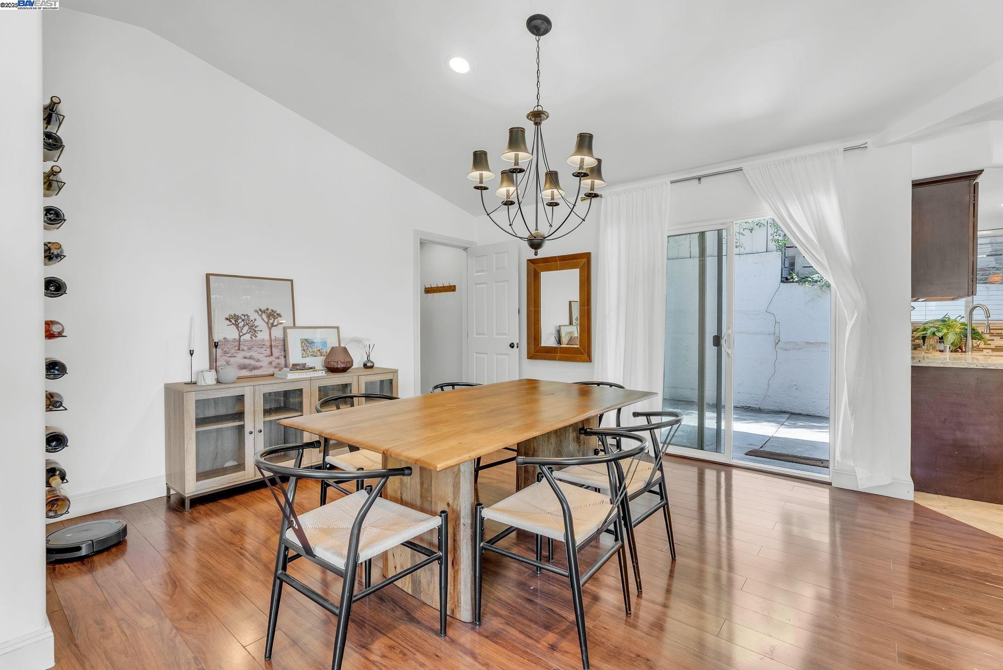 Detail Gallery Image 6 of 22 For 6400 Mokelumne Ave, Oakland,  CA 94605 - 3 Beds | 2 Baths