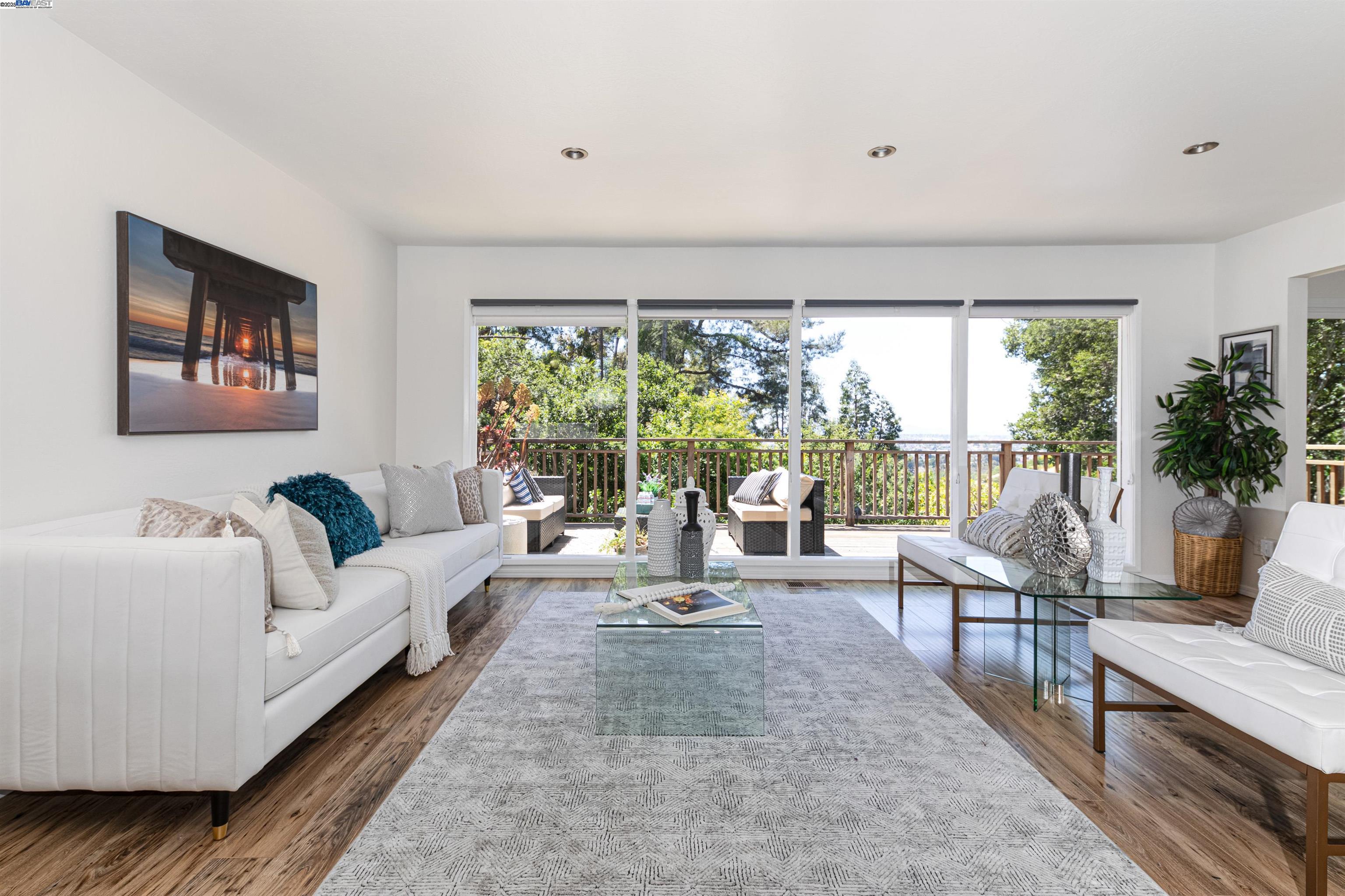 Detail Gallery Image 12 of 22 For 7317 Sunkist Dr, Oakland,  CA 94605 - 2 Beds | 1 Baths