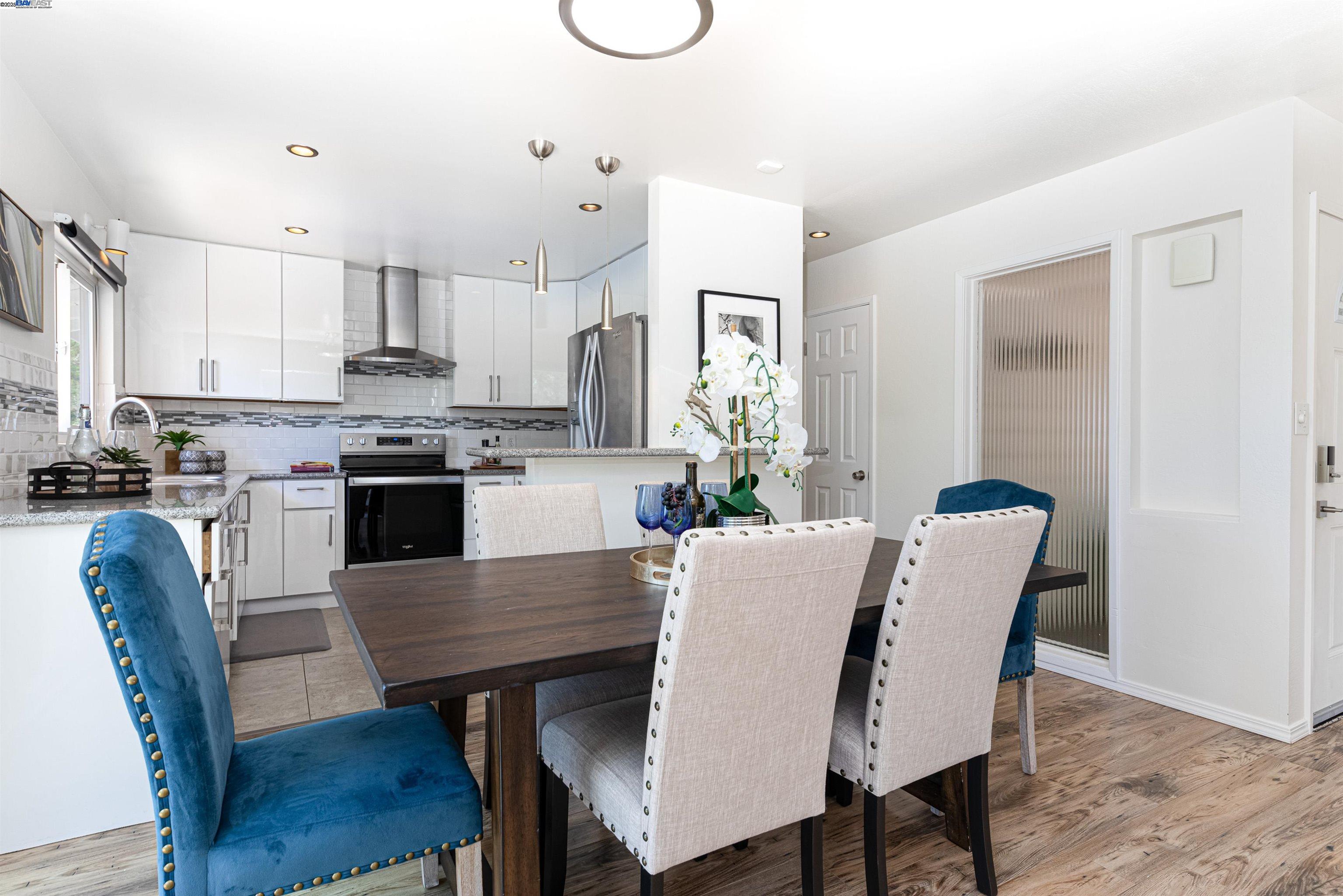 Detail Gallery Image 13 of 22 For 7317 Sunkist Dr, Oakland,  CA 94605 - 2 Beds | 1 Baths