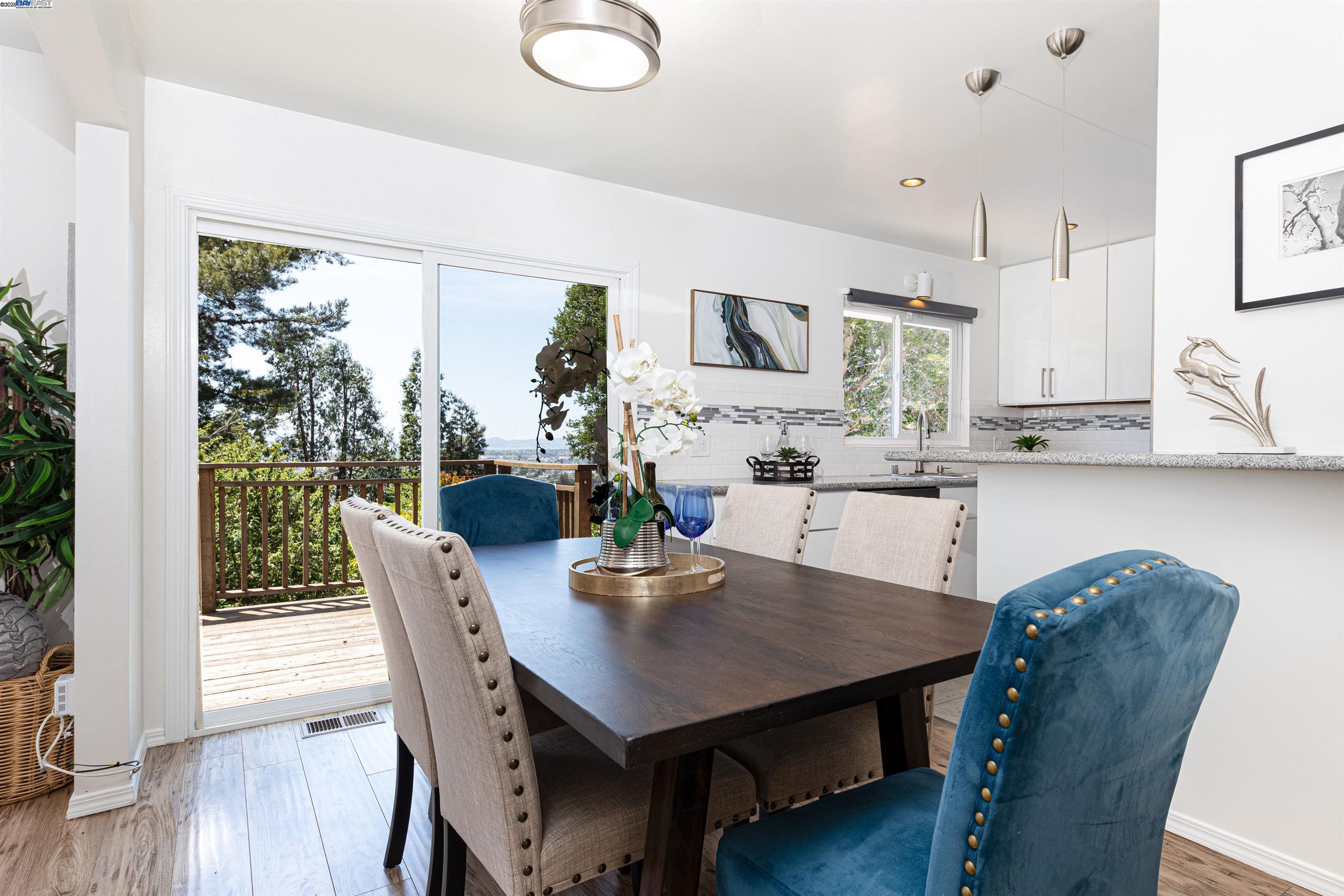 Detail Gallery Image 14 of 22 For 7317 Sunkist Dr, Oakland,  CA 94605 - 2 Beds | 1 Baths