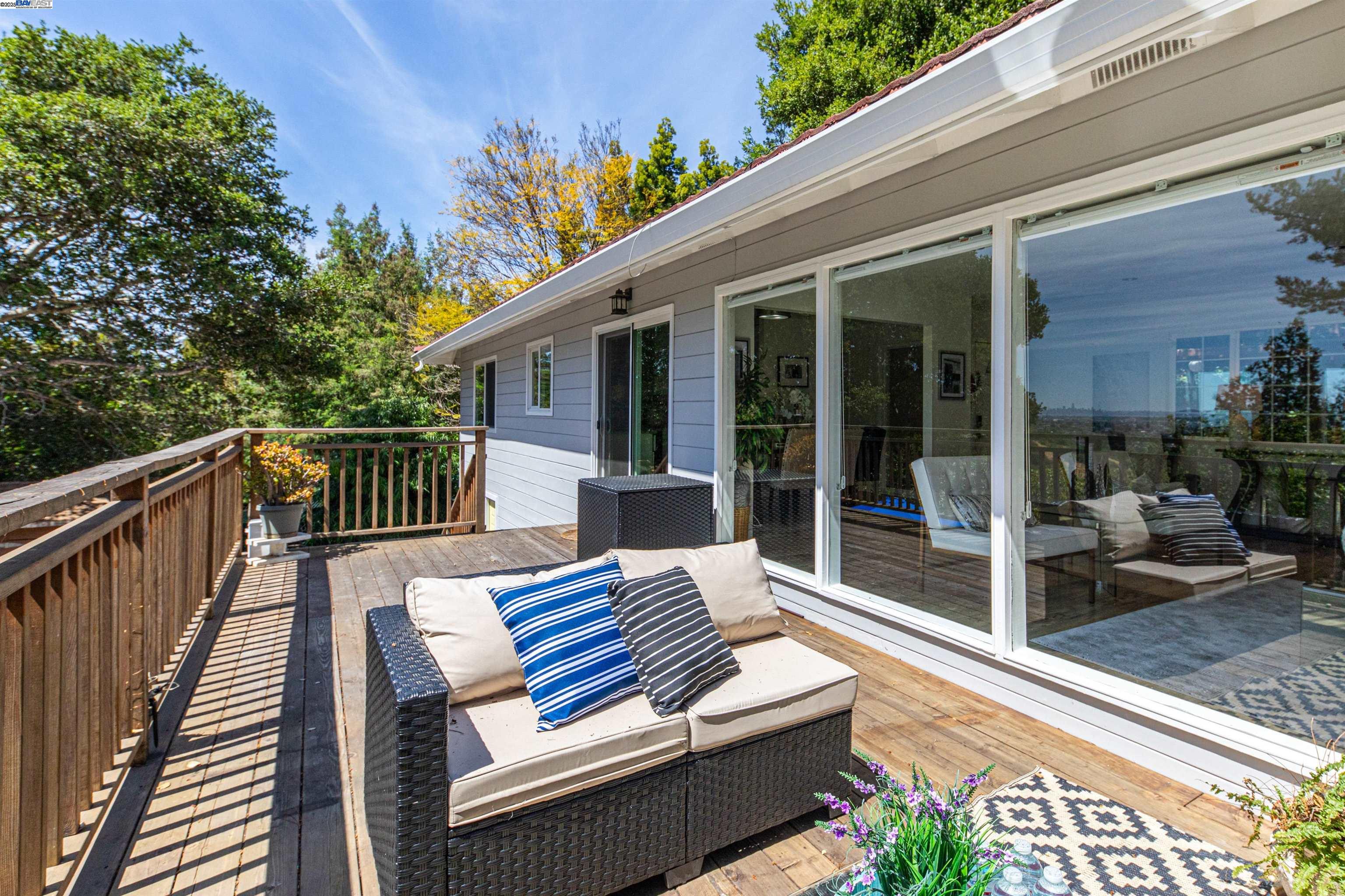 Detail Gallery Image 16 of 22 For 7317 Sunkist Dr, Oakland,  CA 94605 - 2 Beds | 1 Baths