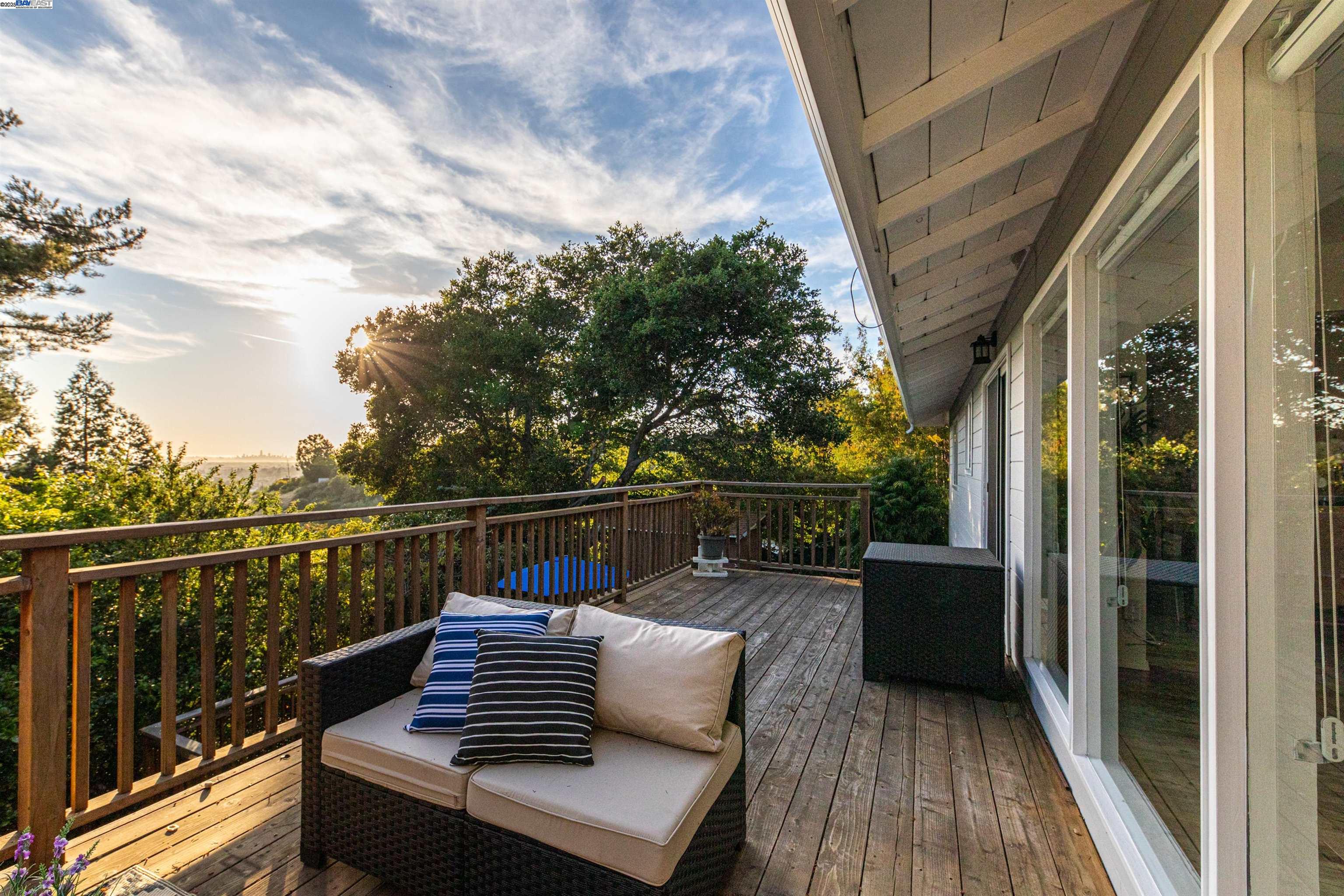 Detail Gallery Image 17 of 22 For 7317 Sunkist Dr, Oakland,  CA 94605 - 2 Beds | 1 Baths