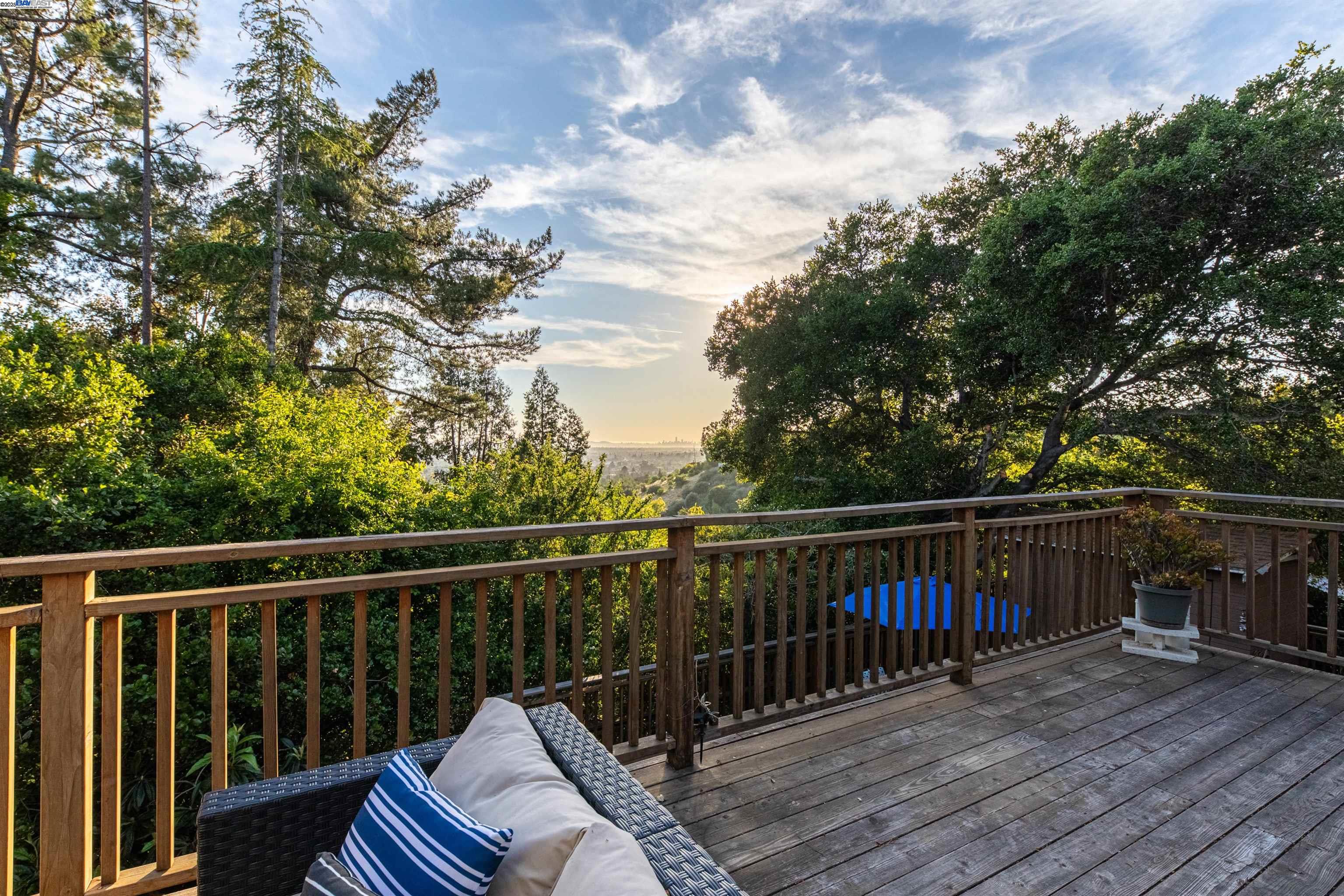 Detail Gallery Image 18 of 22 For 7317 Sunkist Dr, Oakland,  CA 94605 - 2 Beds | 1 Baths