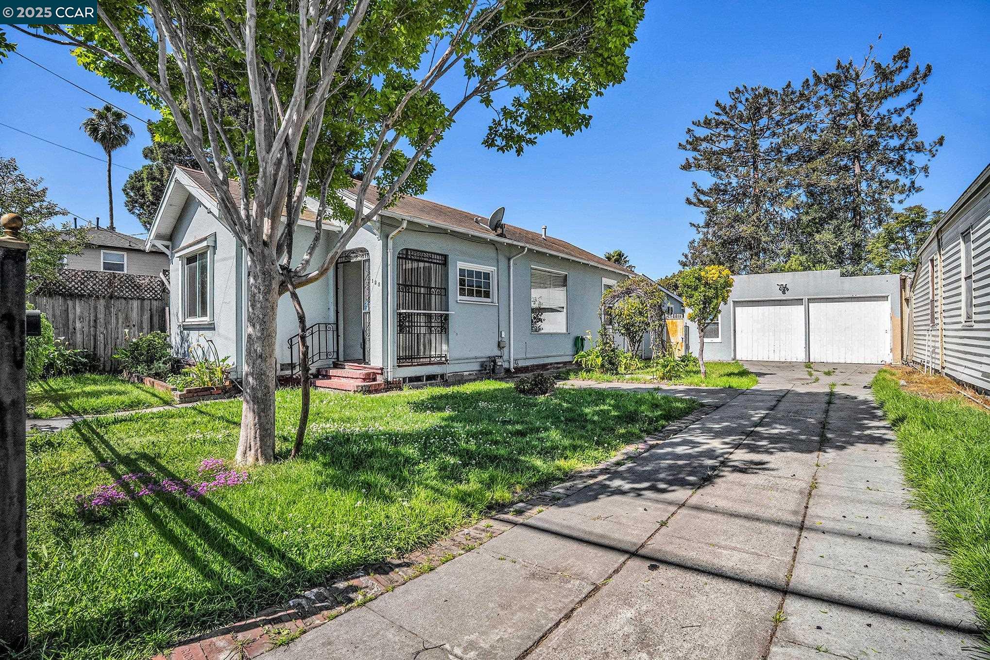 Detail Gallery Image 2 of 30 For 125 17th St, Richmond,  CA 94801 - 2 Beds | 2 Baths