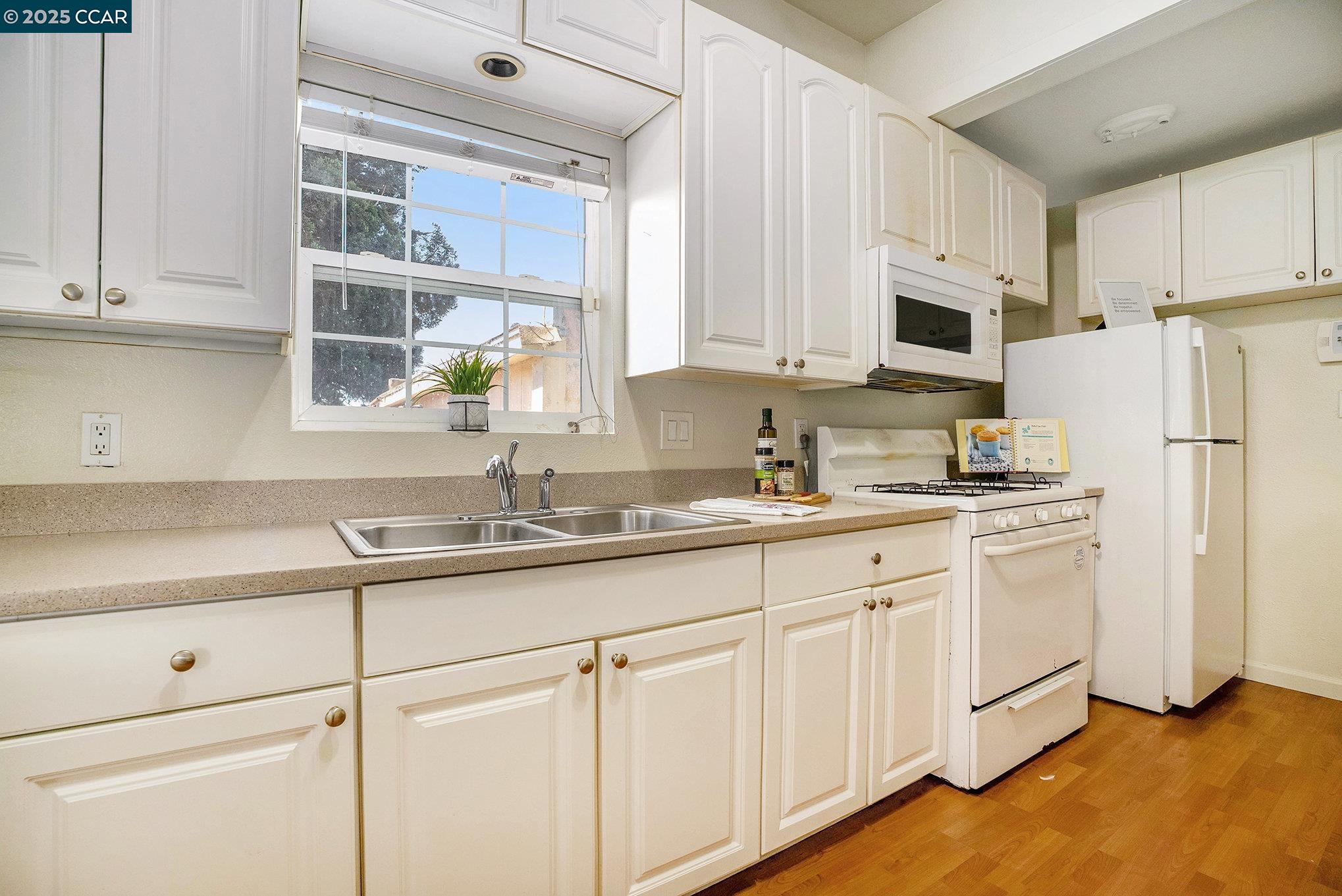 Detail Gallery Image 11 of 30 For 125 17th St, Richmond,  CA 94801 - 2 Beds | 2 Baths