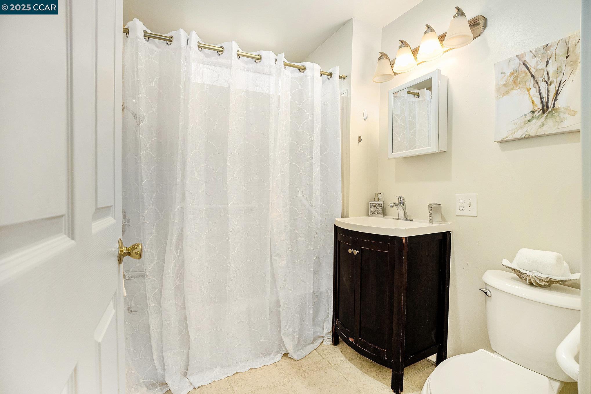 Detail Gallery Image 16 of 30 For 125 17th St, Richmond,  CA 94801 - 2 Beds | 2 Baths
