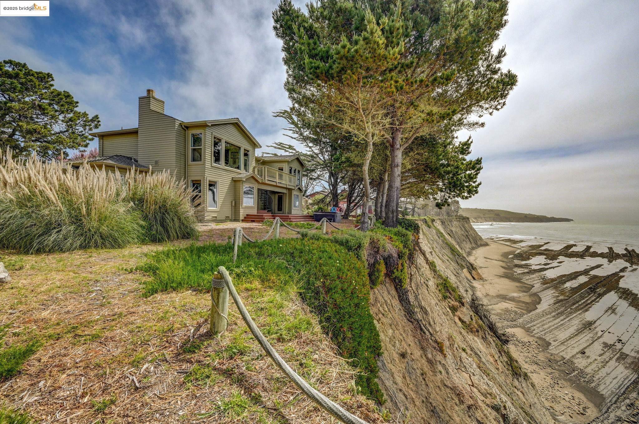 Detail Gallery Image 1 of 1 For 27580 S Highway 1, Point Arena,  CA 95468 - 3 Beds | 4 Baths