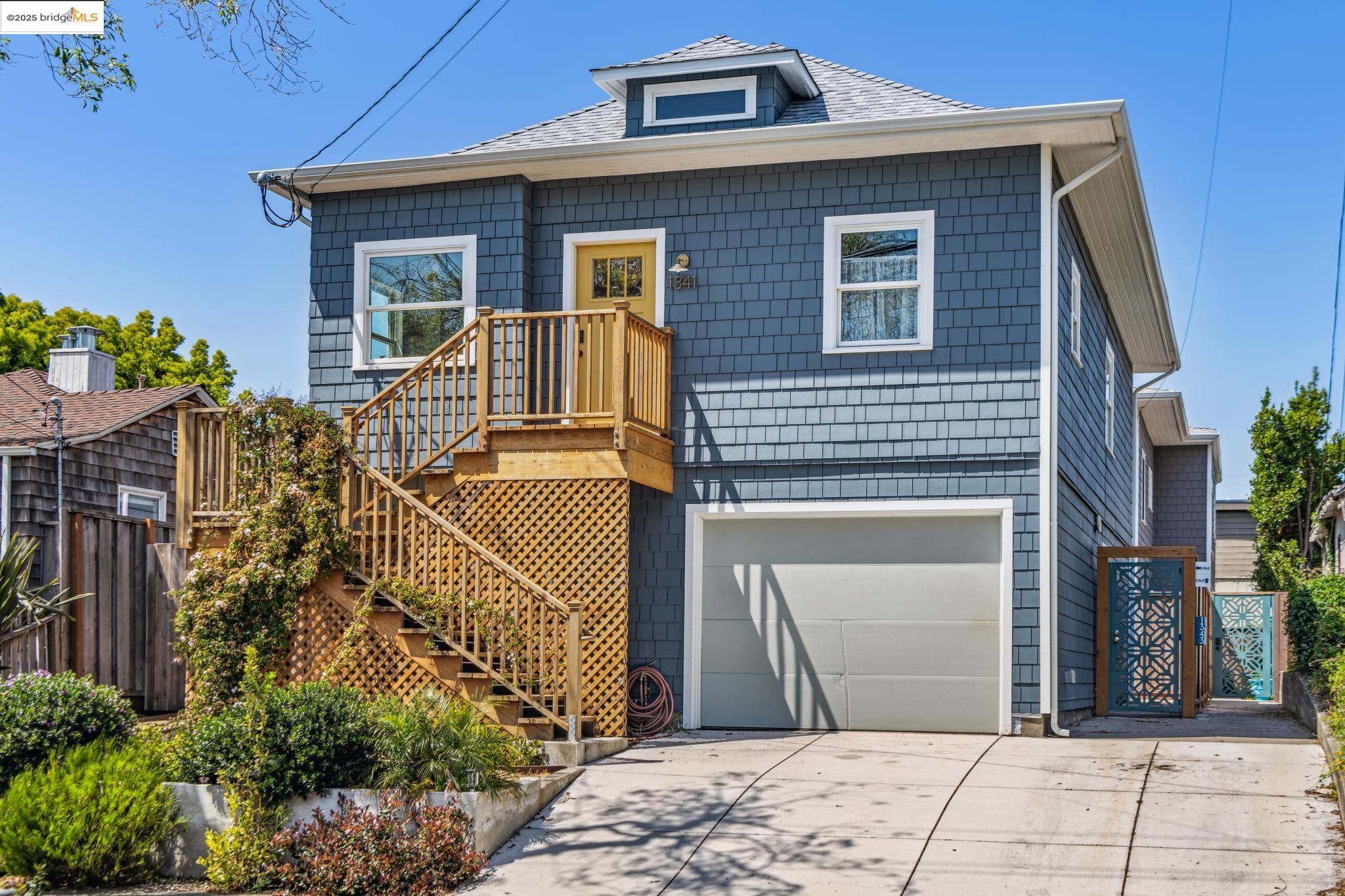 Detail Gallery Image 2 of 51 For 1341 Parker St #1341,  Berkeley,  CA 94702 - 3 Beds | 2/1 Baths