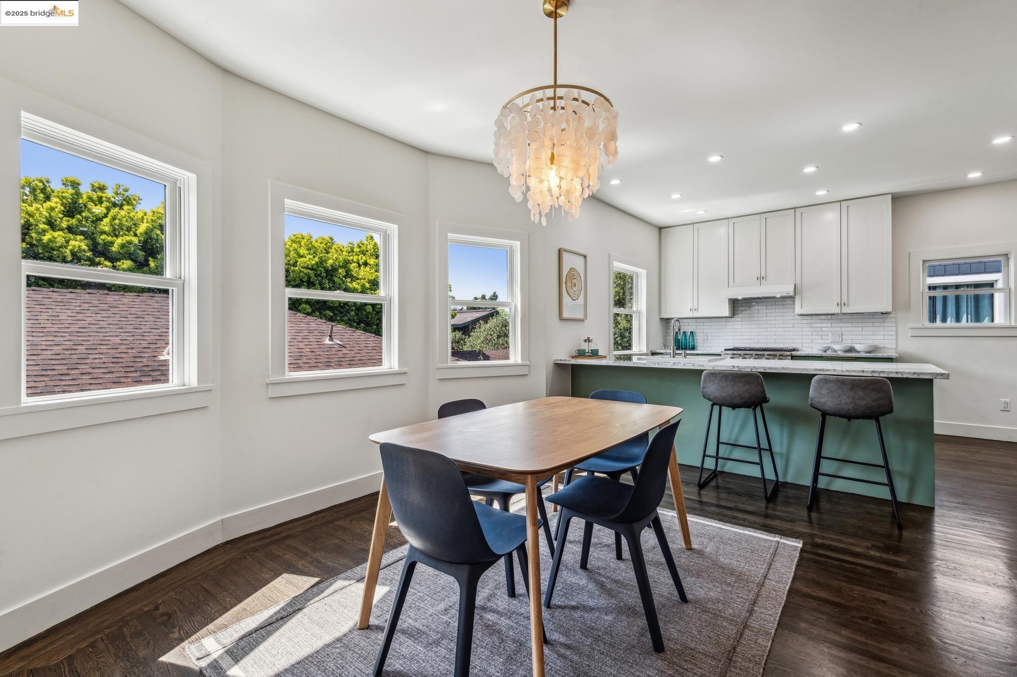 Detail Gallery Image 14 of 51 For 1341 Parker St #1341,  Berkeley,  CA 94702 - 3 Beds | 2/1 Baths