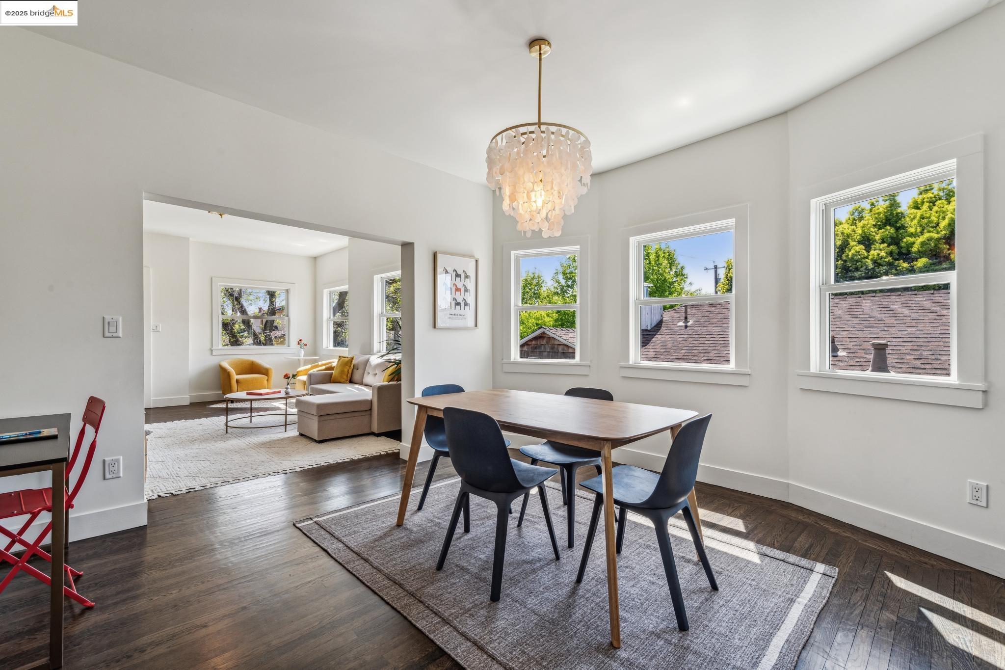 Detail Gallery Image 15 of 51 For 1341 Parker St #1341,  Berkeley,  CA 94702 - 3 Beds | 2/1 Baths