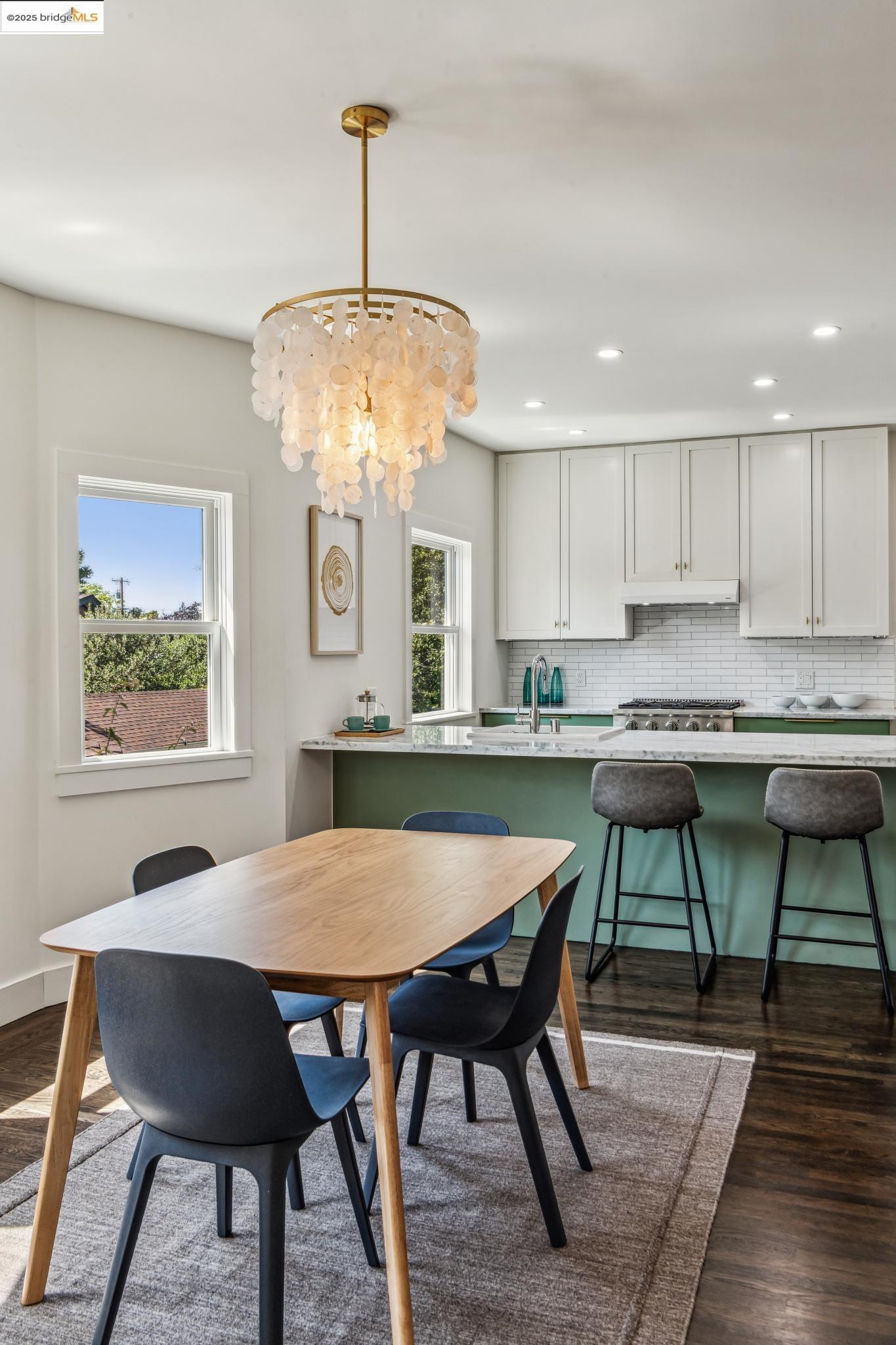 Detail Gallery Image 16 of 51 For 1341 Parker St #1341,  Berkeley,  CA 94702 - 3 Beds | 2/1 Baths