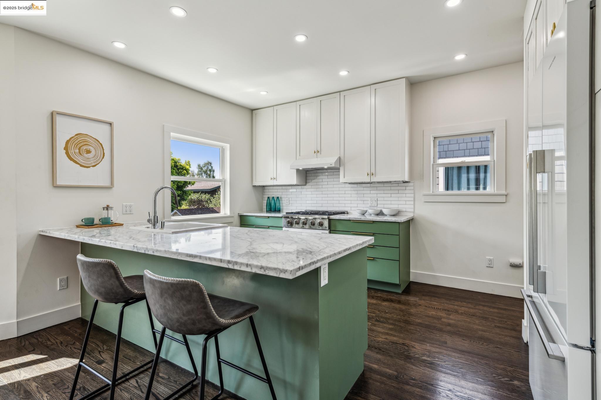 Detail Gallery Image 19 of 51 For 1341 Parker St #1341,  Berkeley,  CA 94702 - 3 Beds | 2/1 Baths