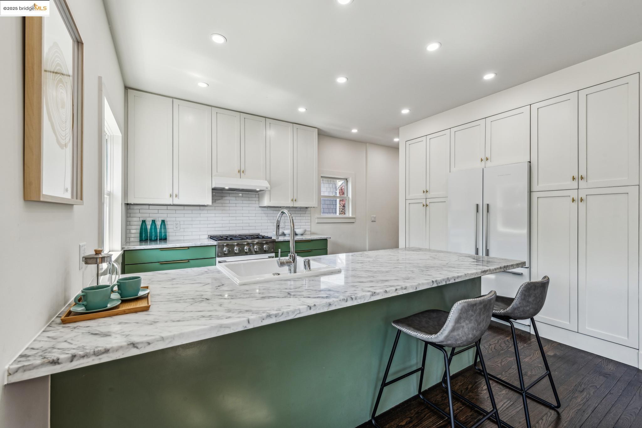Detail Gallery Image 20 of 51 For 1341 Parker St #1341,  Berkeley,  CA 94702 - 3 Beds | 2/1 Baths