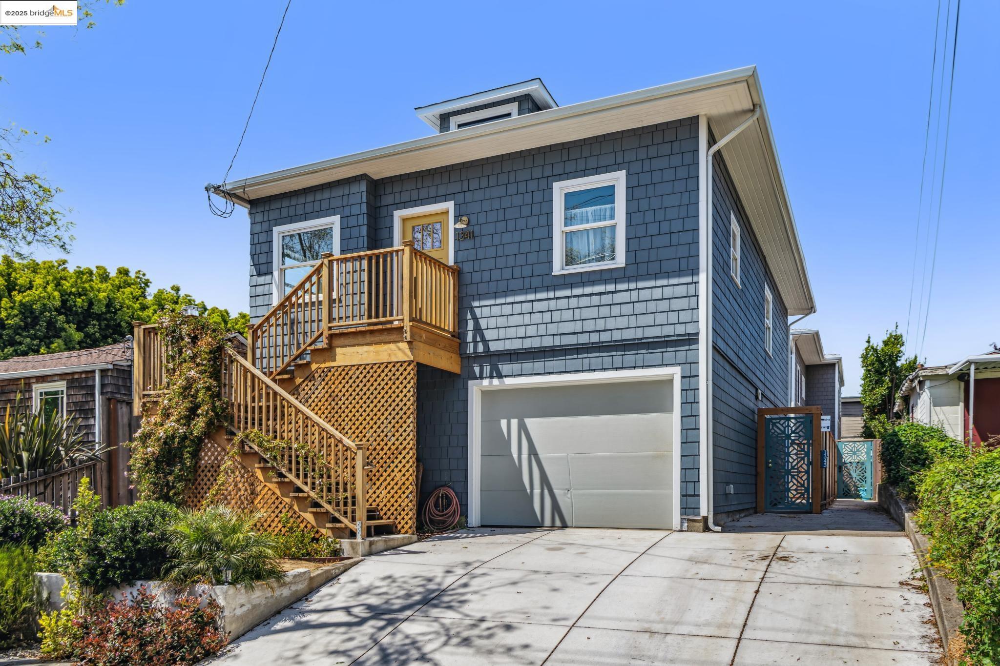 Detail Gallery Image 3 of 51 For 1341 Parker St #1341,  Berkeley,  CA 94702 - 3 Beds | 2/1 Baths
