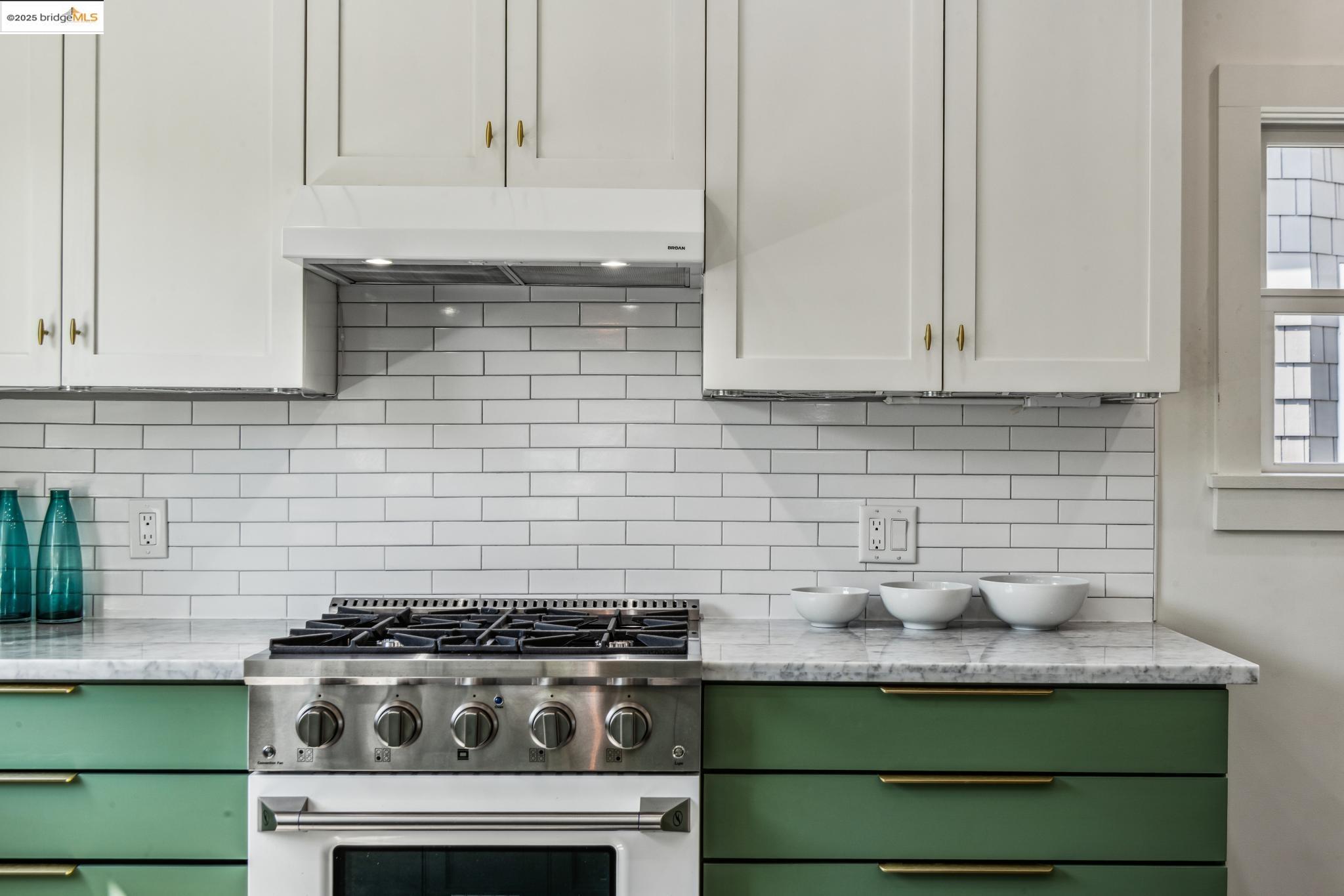 Detail Gallery Image 25 of 51 For 1341 Parker St #1341,  Berkeley,  CA 94702 - 3 Beds | 2/1 Baths