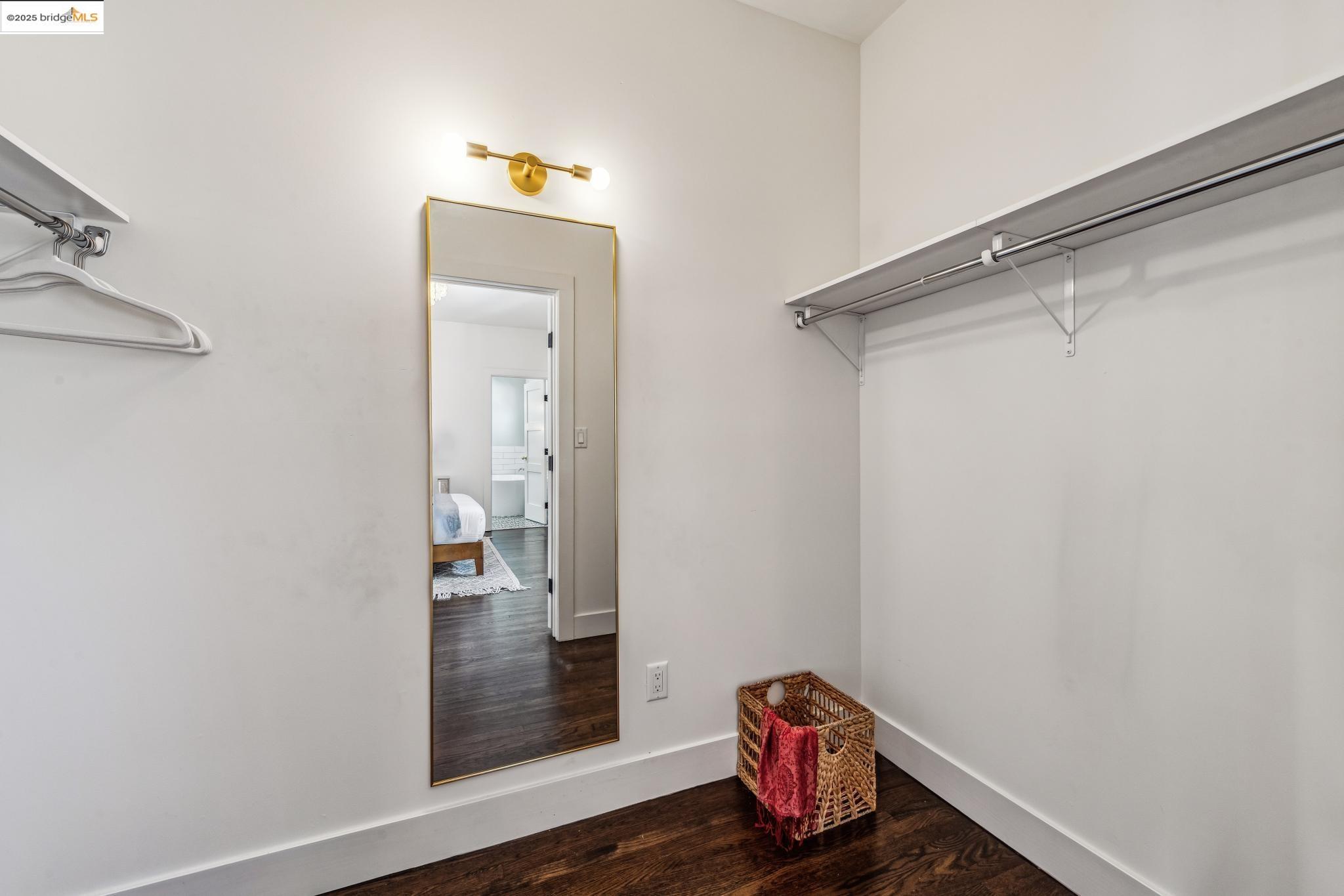Detail Gallery Image 30 of 51 For 1341 Parker St #1341,  Berkeley,  CA 94702 - 3 Beds | 2/1 Baths