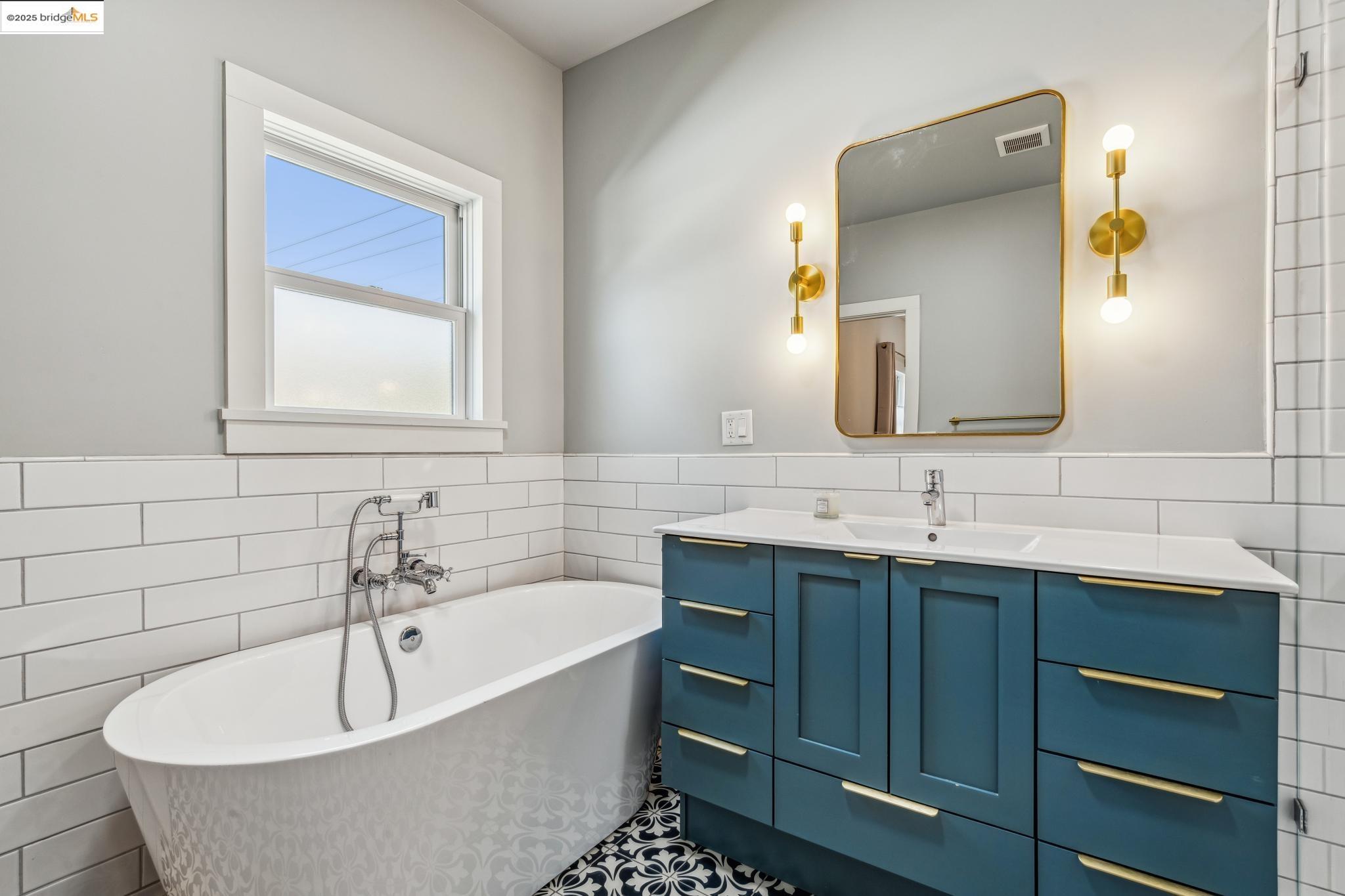 Detail Gallery Image 31 of 51 For 1341 Parker St #1341,  Berkeley,  CA 94702 - 3 Beds | 2/1 Baths
