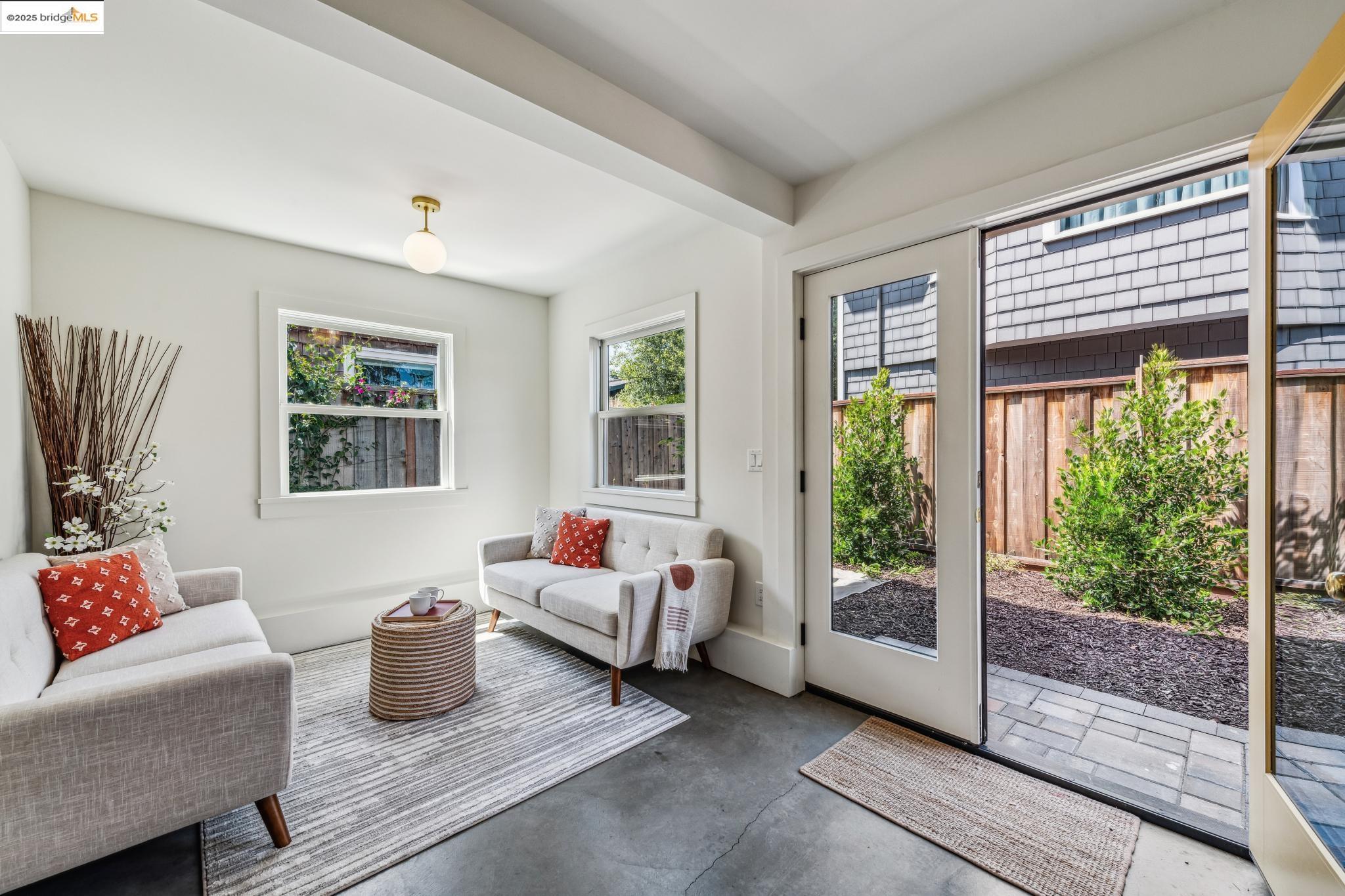 Detail Gallery Image 37 of 51 For 1341 Parker St #1341,  Berkeley,  CA 94702 - 3 Beds | 2/1 Baths