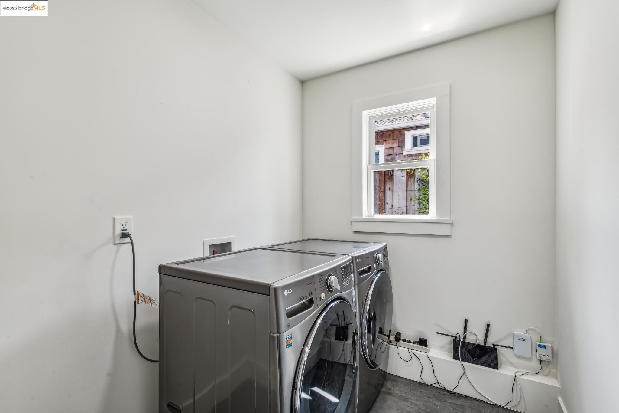 Detail Gallery Image 45 of 51 For 1341 Parker St #1341,  Berkeley,  CA 94702 - 3 Beds | 2/1 Baths